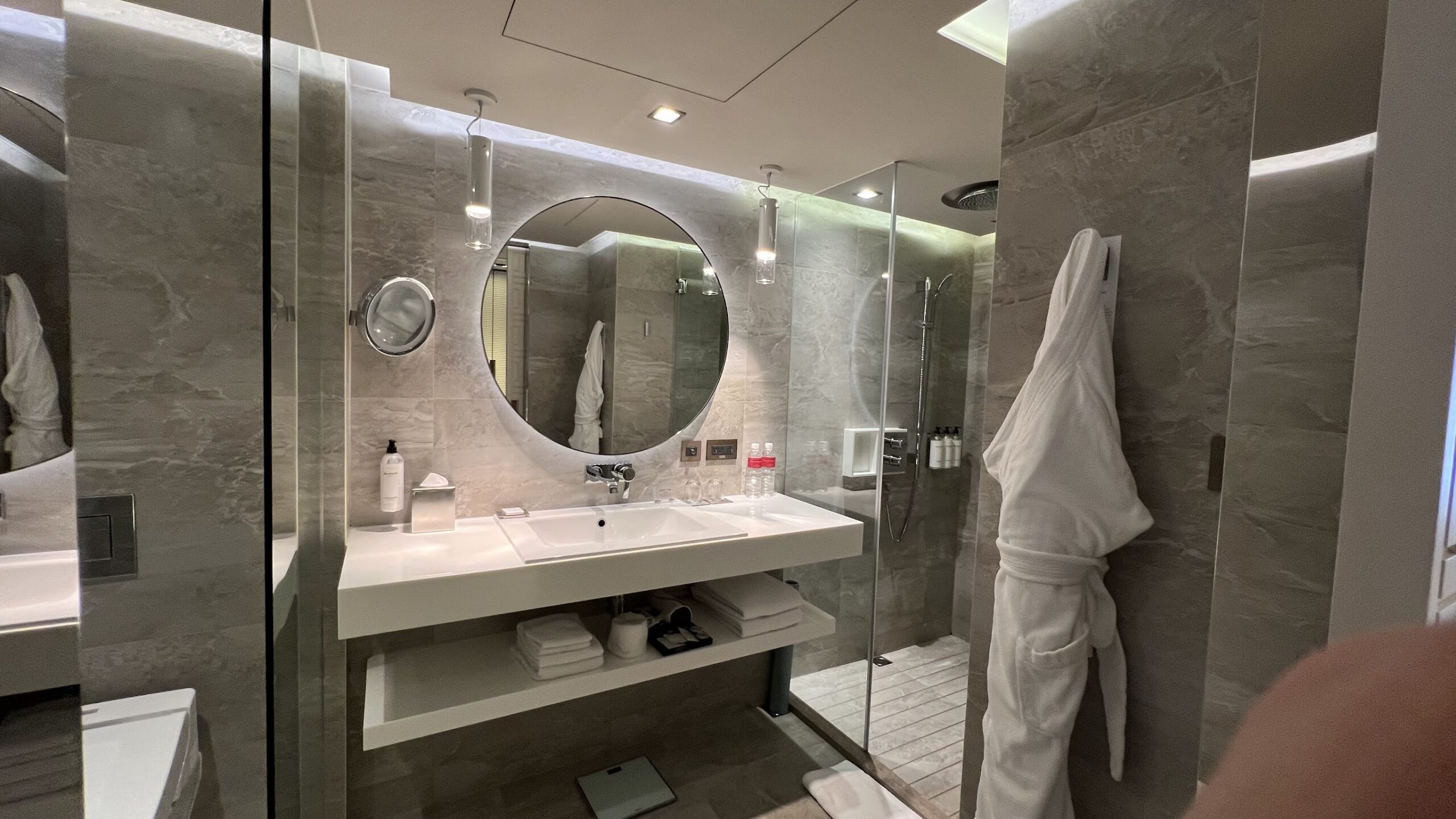 Grand Hyatt Taipei King Room bathroom