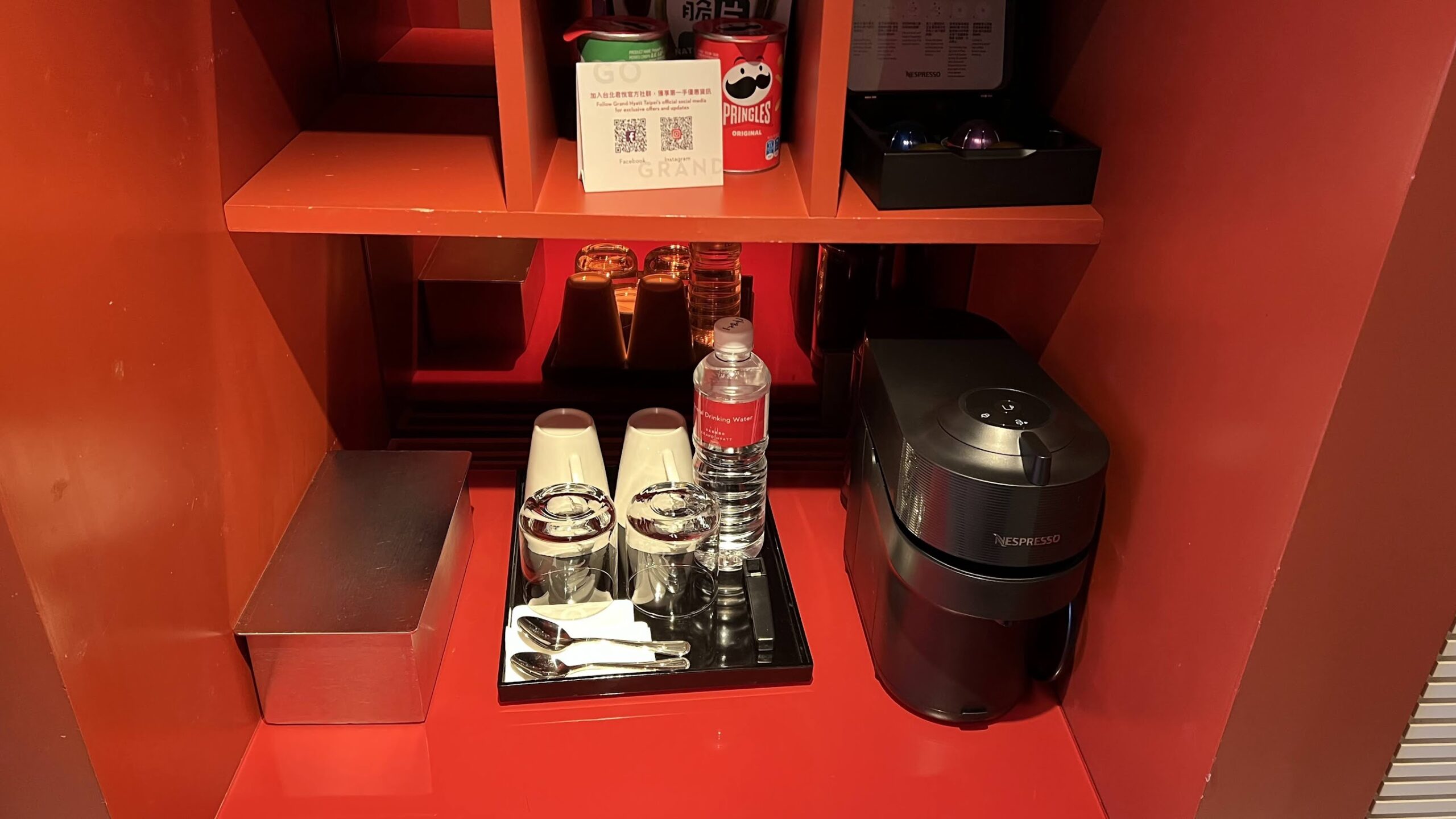 Grand Hyatt Taipei King Room coffee machine
