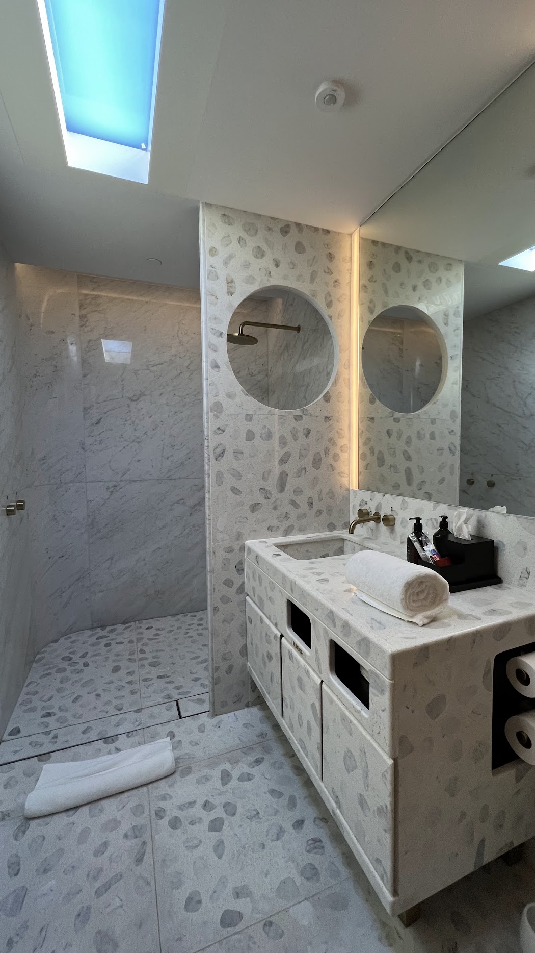 Showers with artificial lighting within the Qantas First Lounge