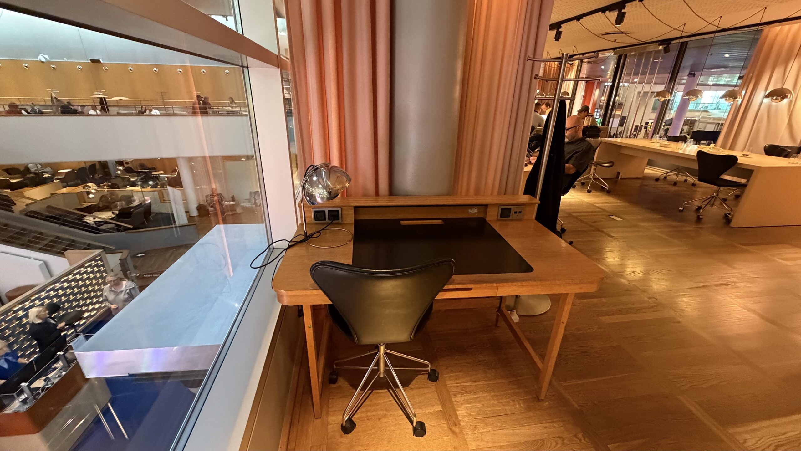 SAS Lounge Copenhagen Airport work desks