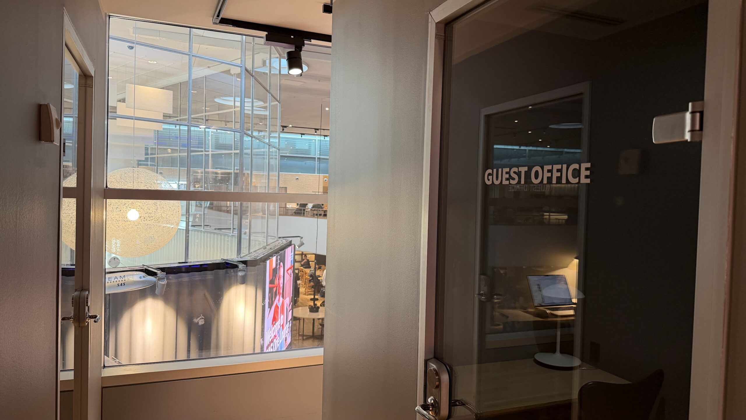 SAS Lounge Copenhagen Airport private work desks