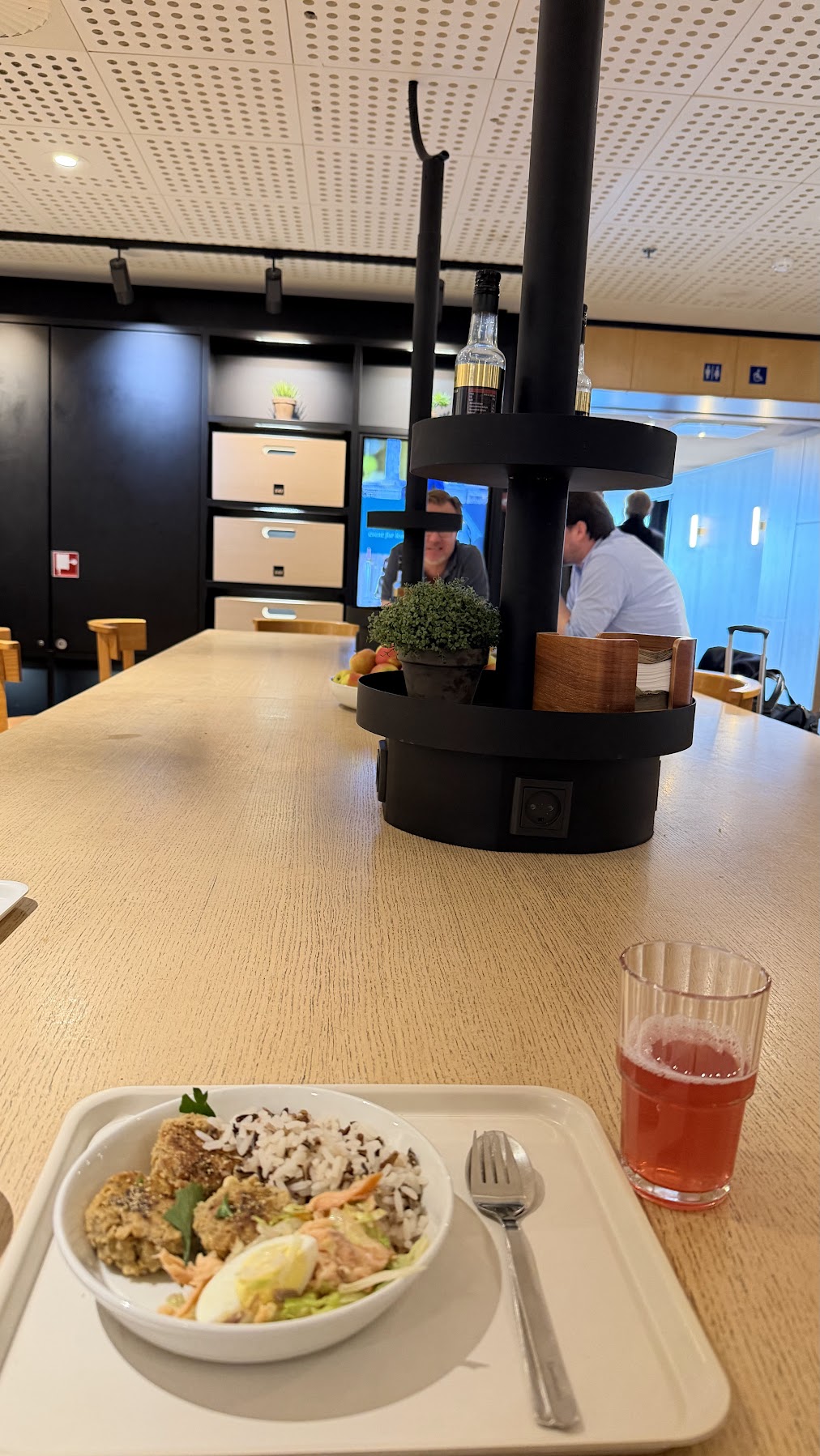 SAS Lounge Copenhagen Airport lunch