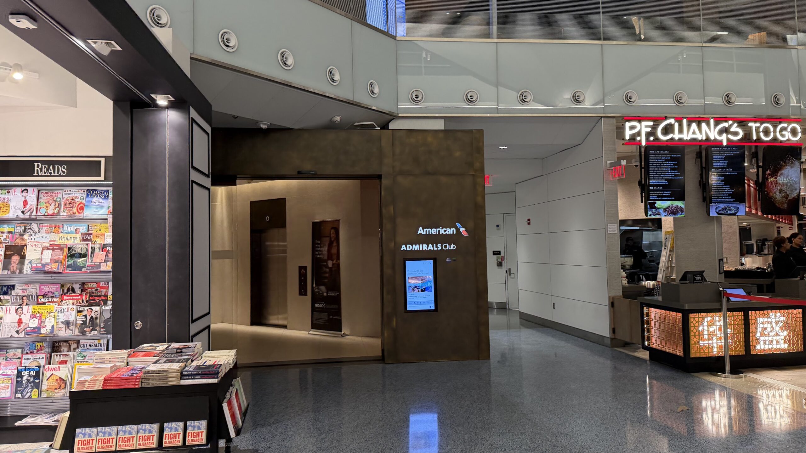 Entrance to the Admirals Club DCA at Concourse E