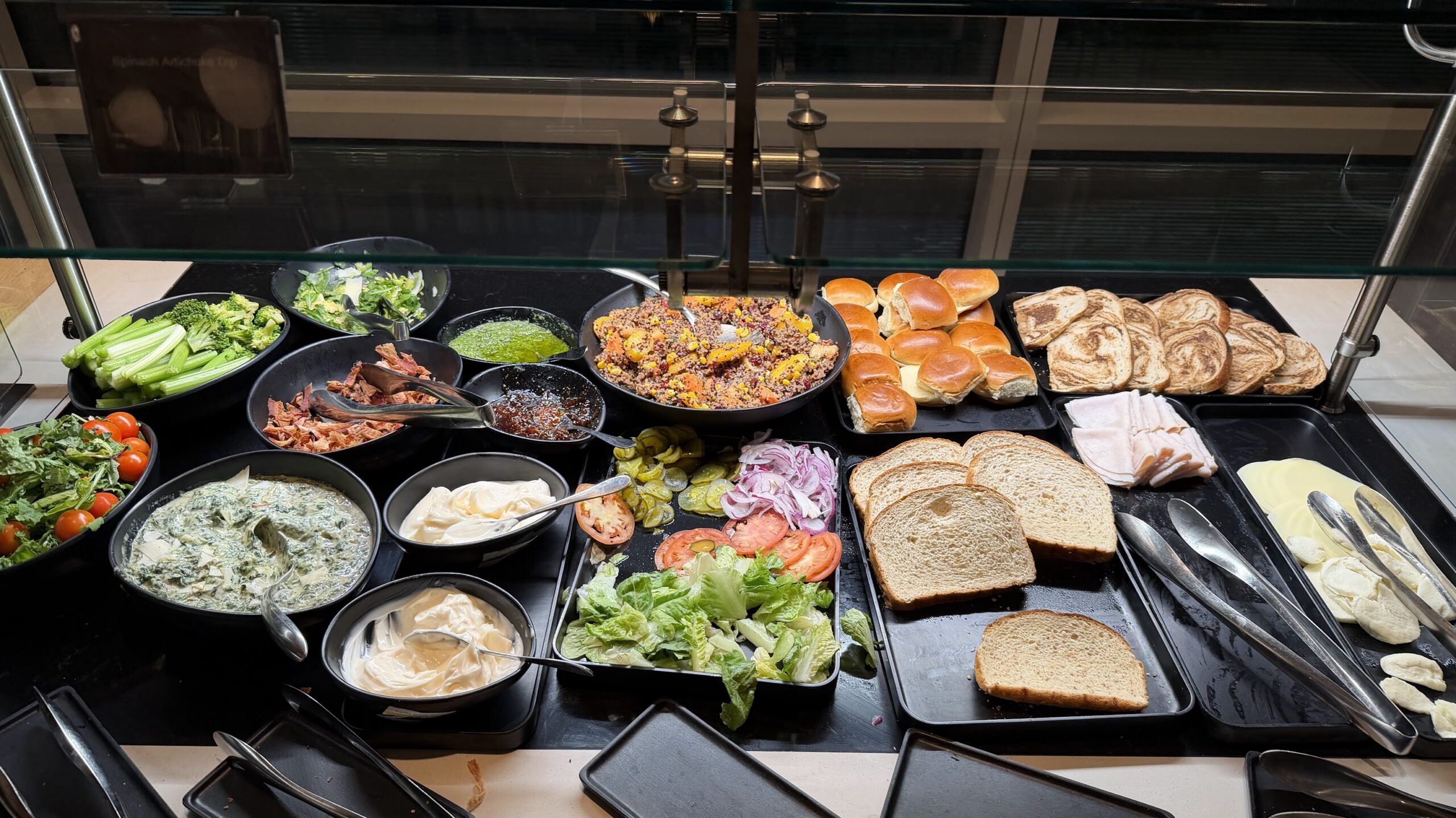Admirals Club DCA salad and bread