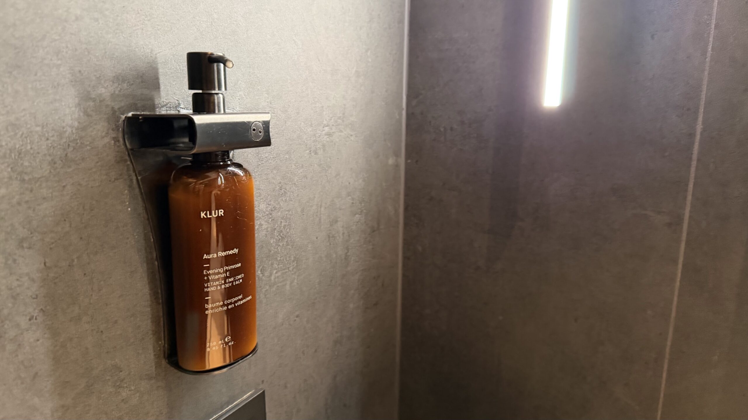 Admirals Club DCA washroom