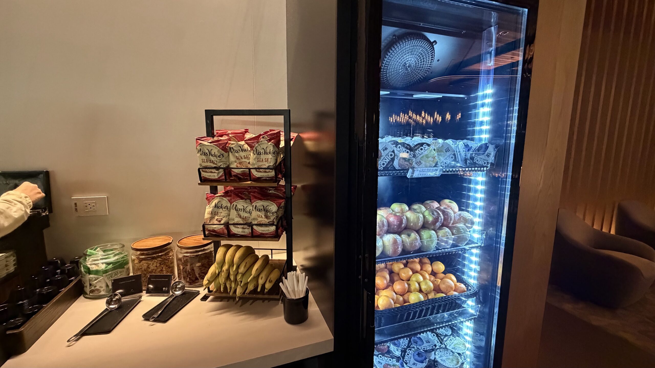 Admirals Club DCA fruits and snacks