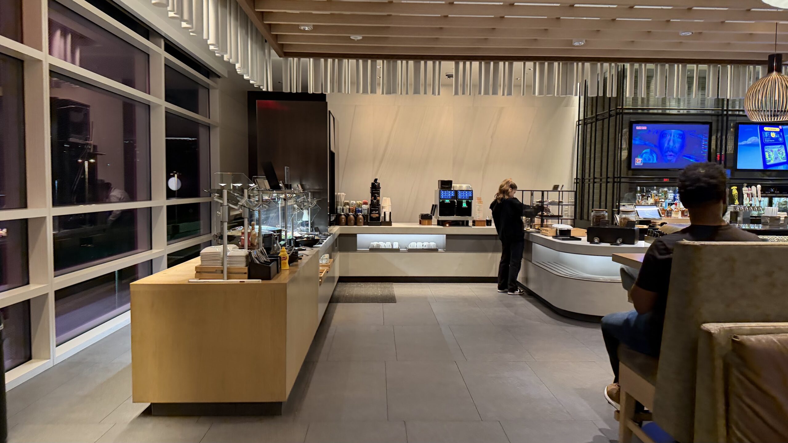 Admirals Club DCA buffet area