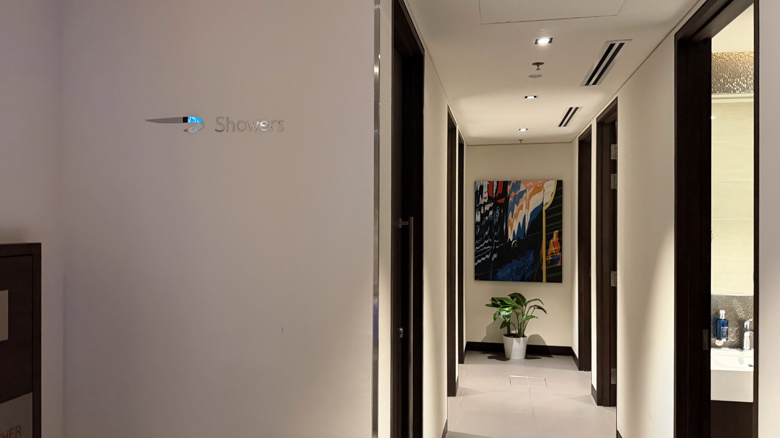 British Airways Lounge Singapore showers