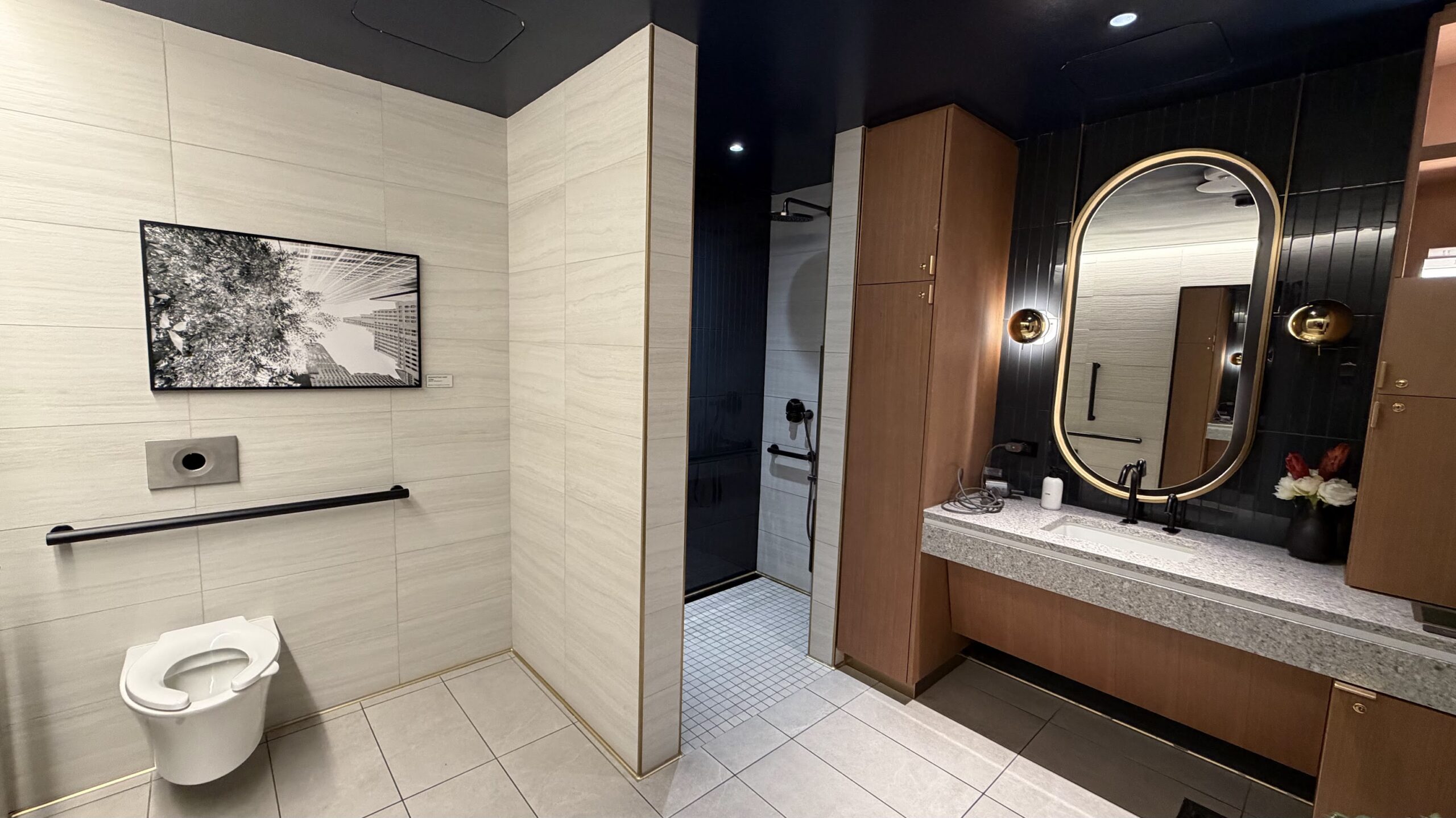 Capital One Lounge JFK showers