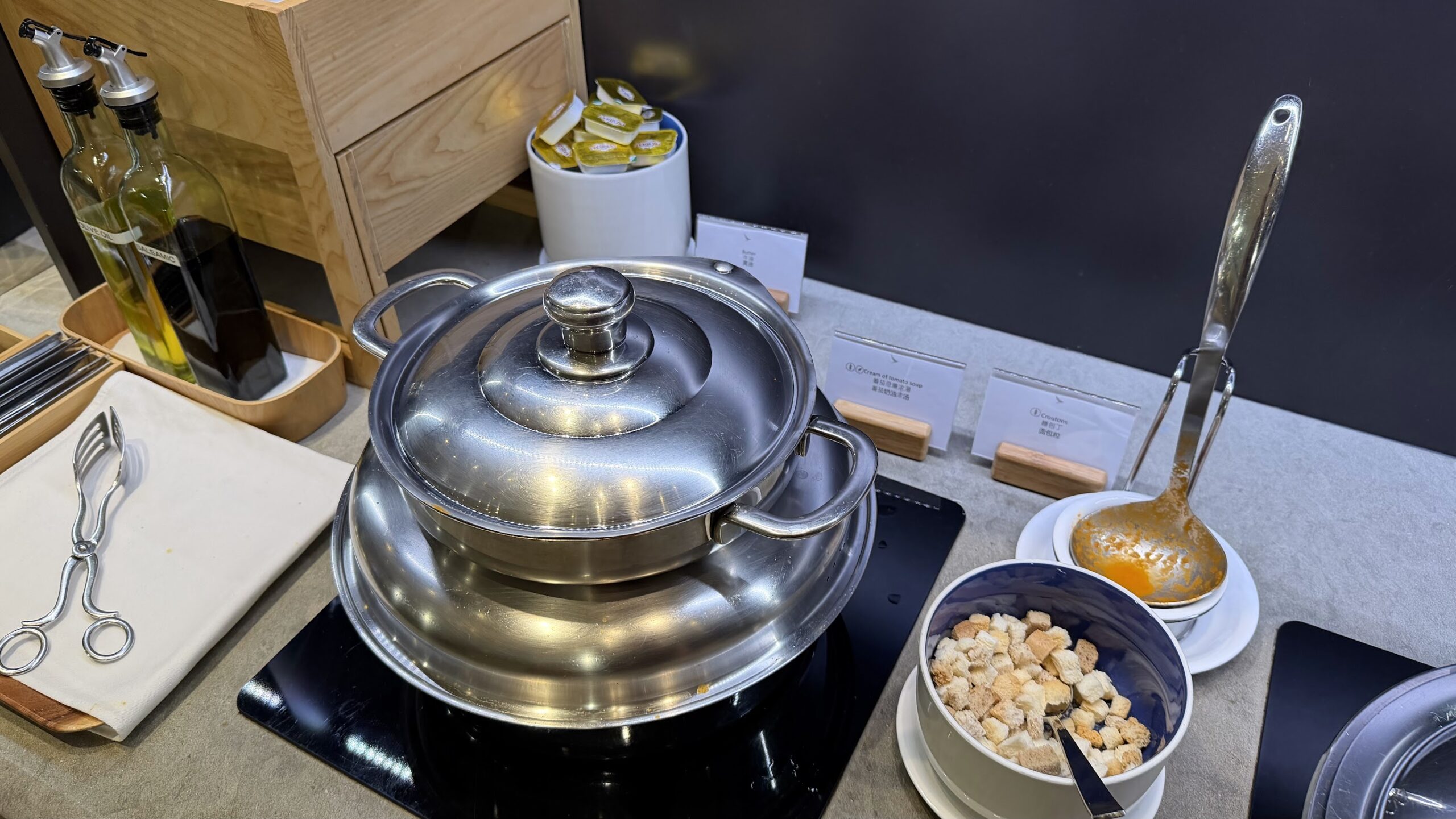 Cathay Pacific Lounge Singapore hot buffet