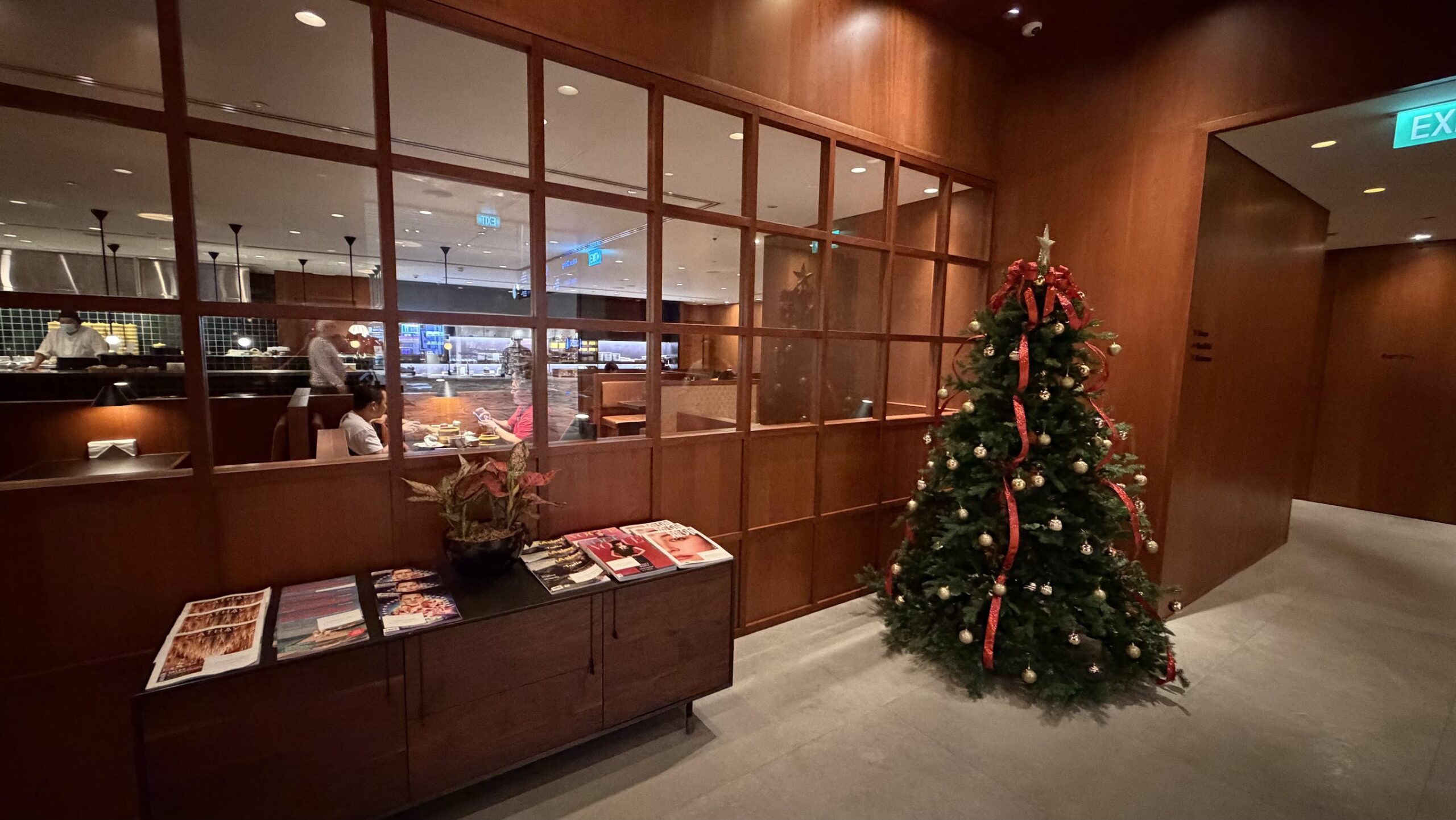 Cathay Pacific Lounge Singapore walkway