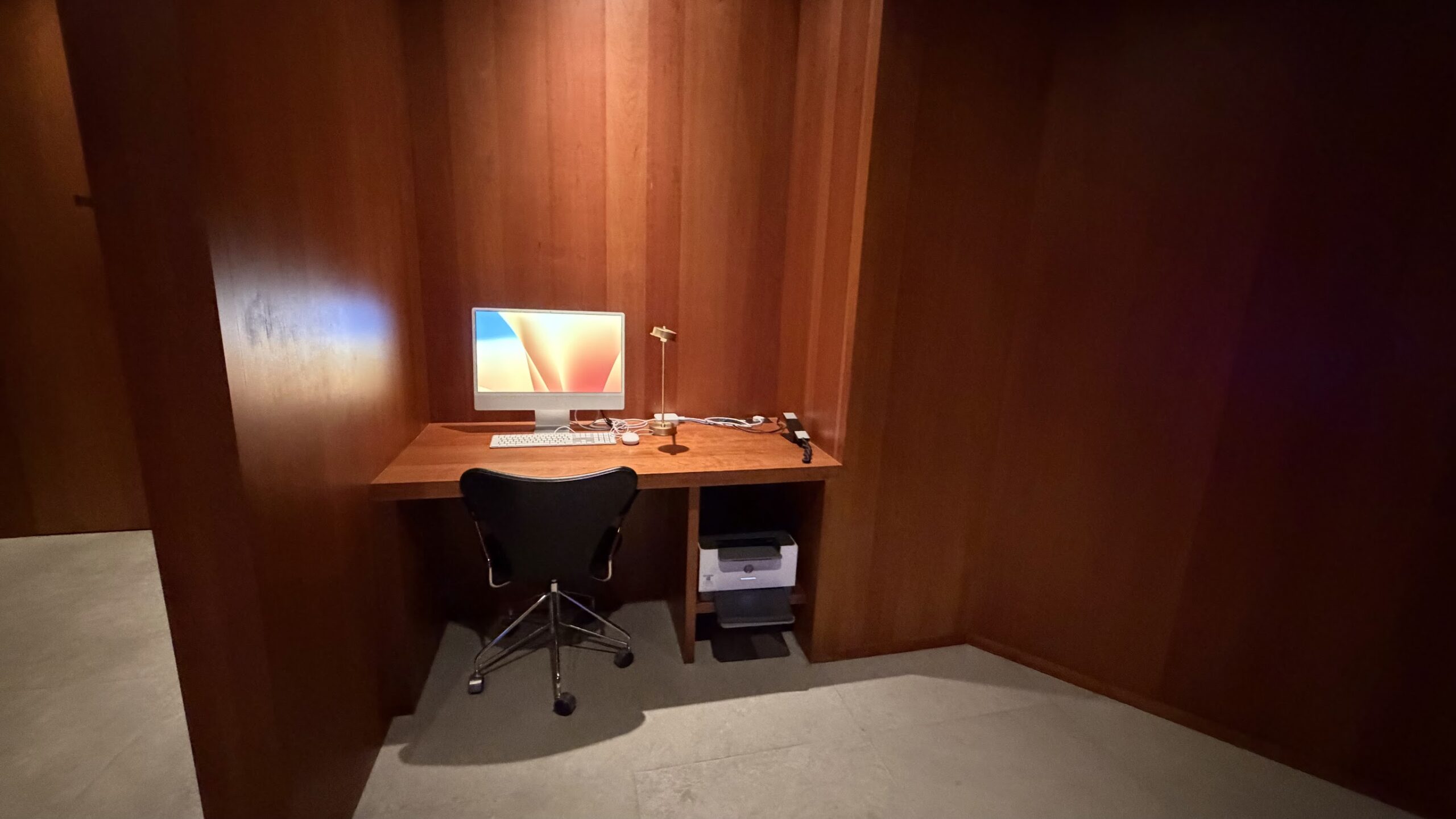 Workstations at the Cathay Pacific Lounge Singapore's Bureau