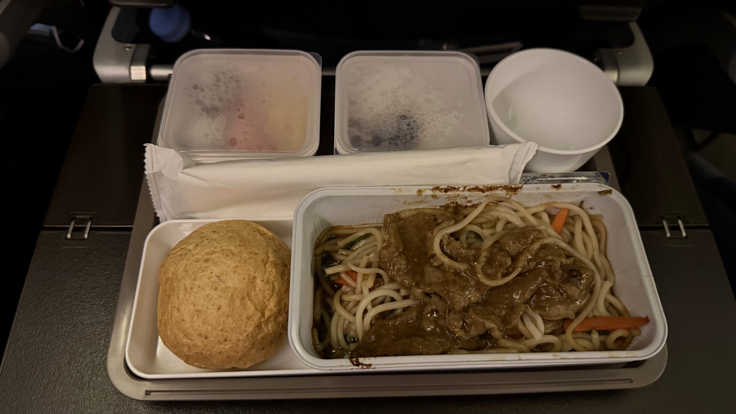 Second meal of CX830 and we picked the braised satay beef rice vermicelli with mixed vegetables