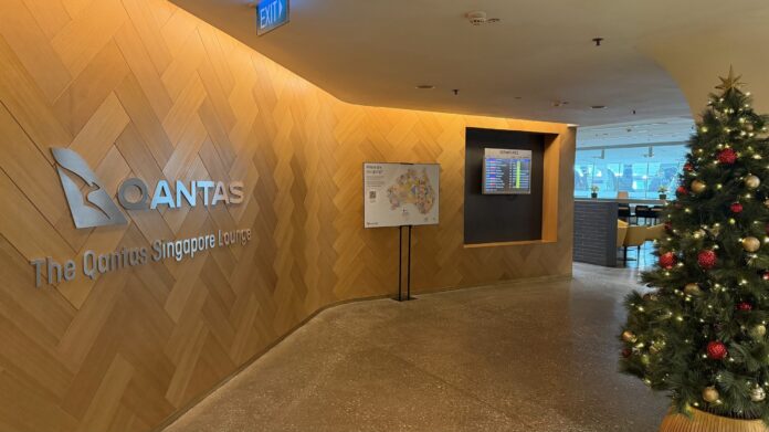 Qantas Business Lounge Singapore entrance