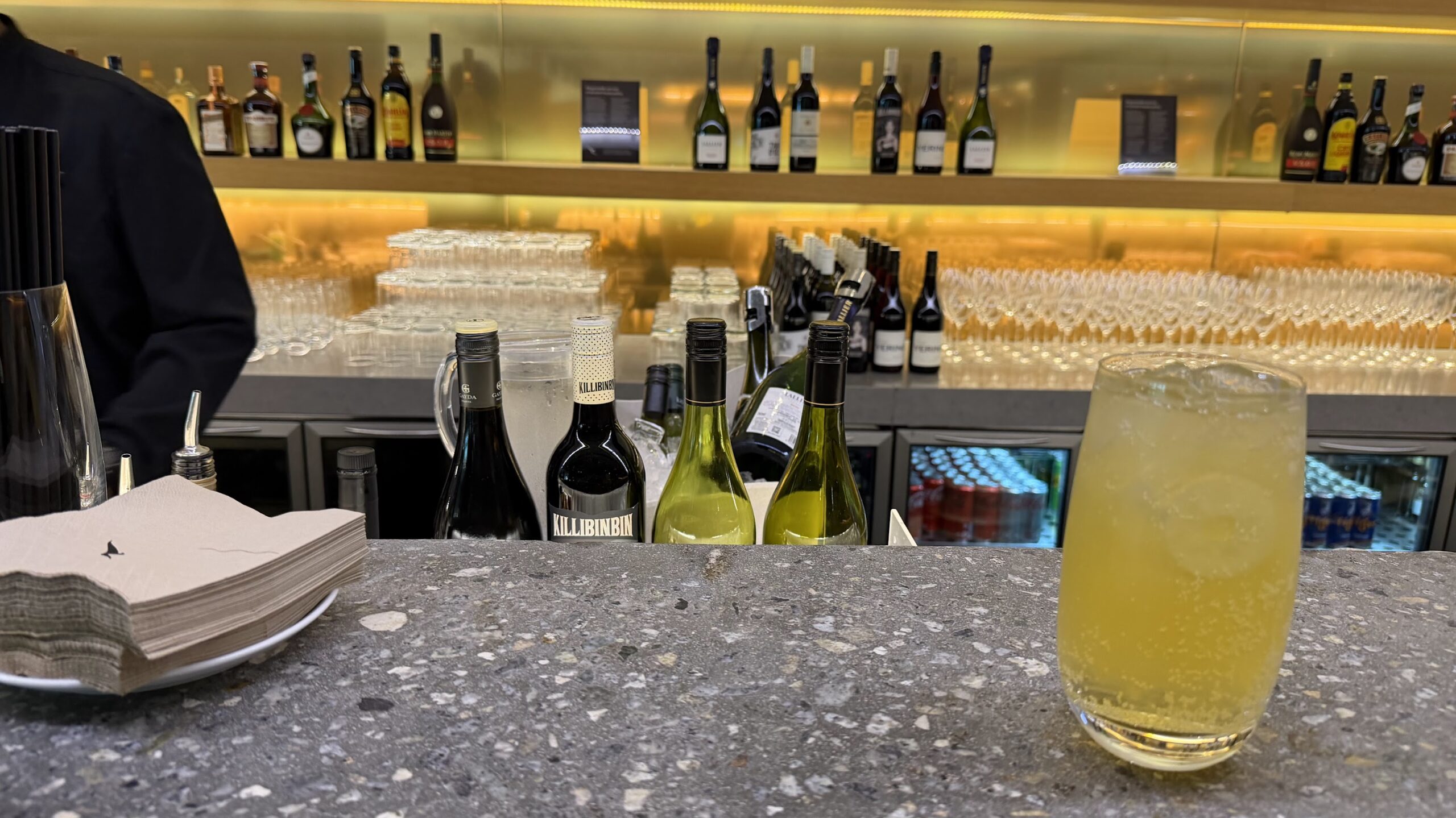 Qantas Business Lounge Singapore bar