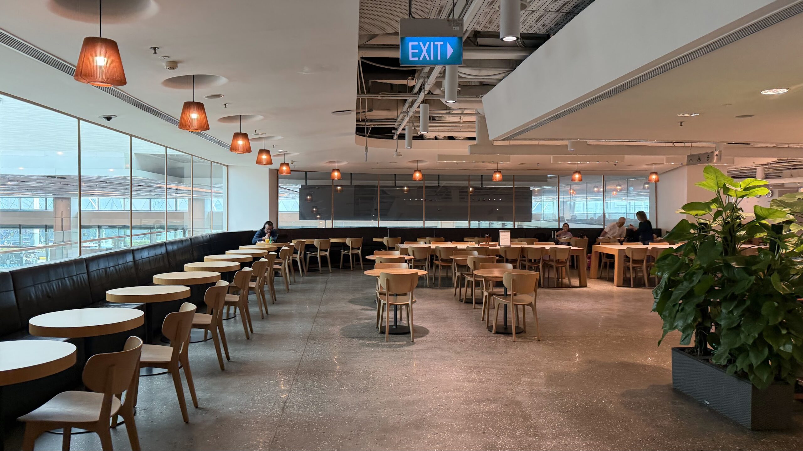 Qantas Business Lounge Singapore dining area