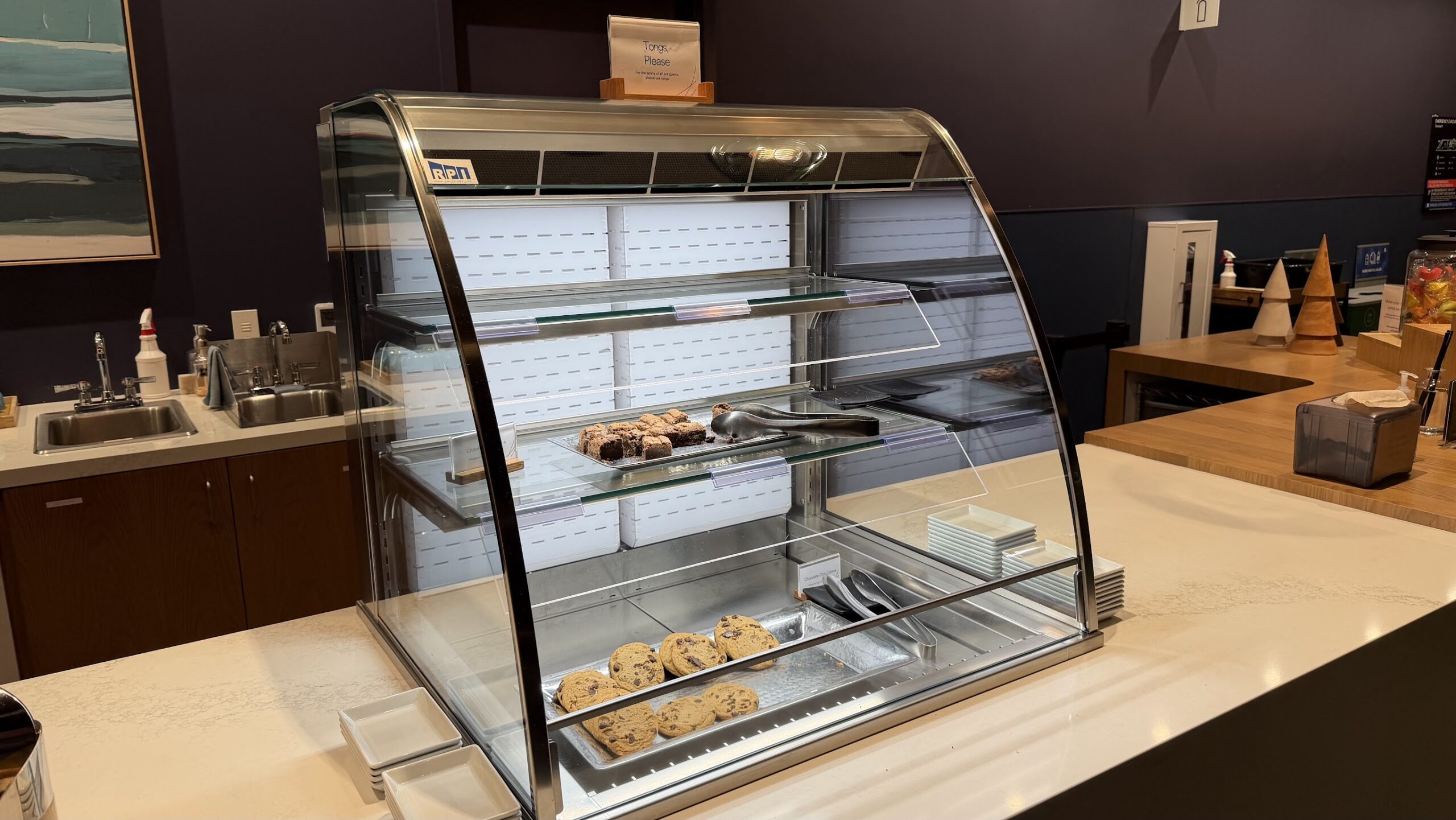 Alaska Airlines Lounge SFO snacks