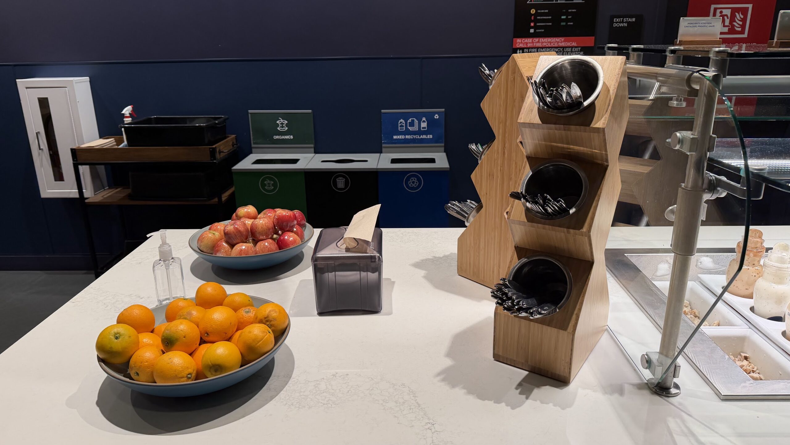 Alaska Airlines Lounge SFO snacks