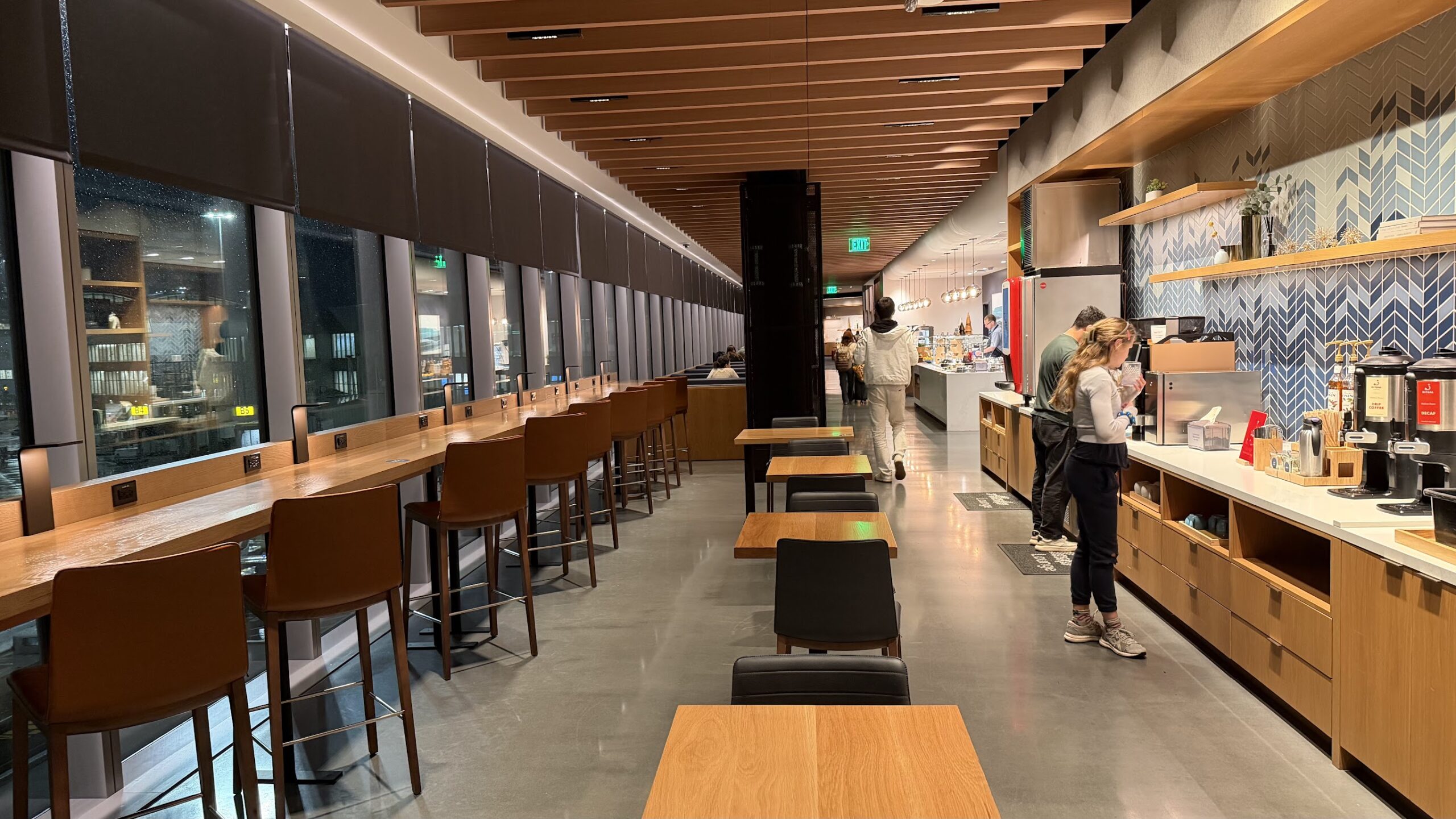 Alaska Airlines Lounge SFO dining area