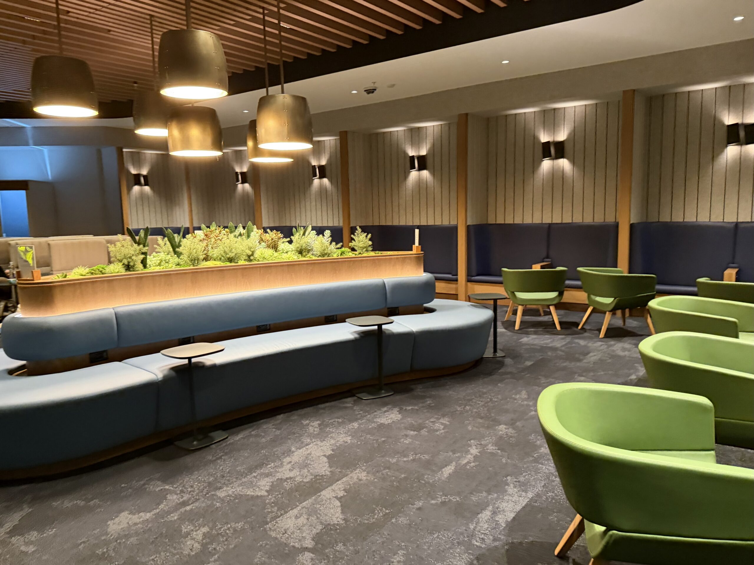 Alaska Airlines Lounge SFO seating area