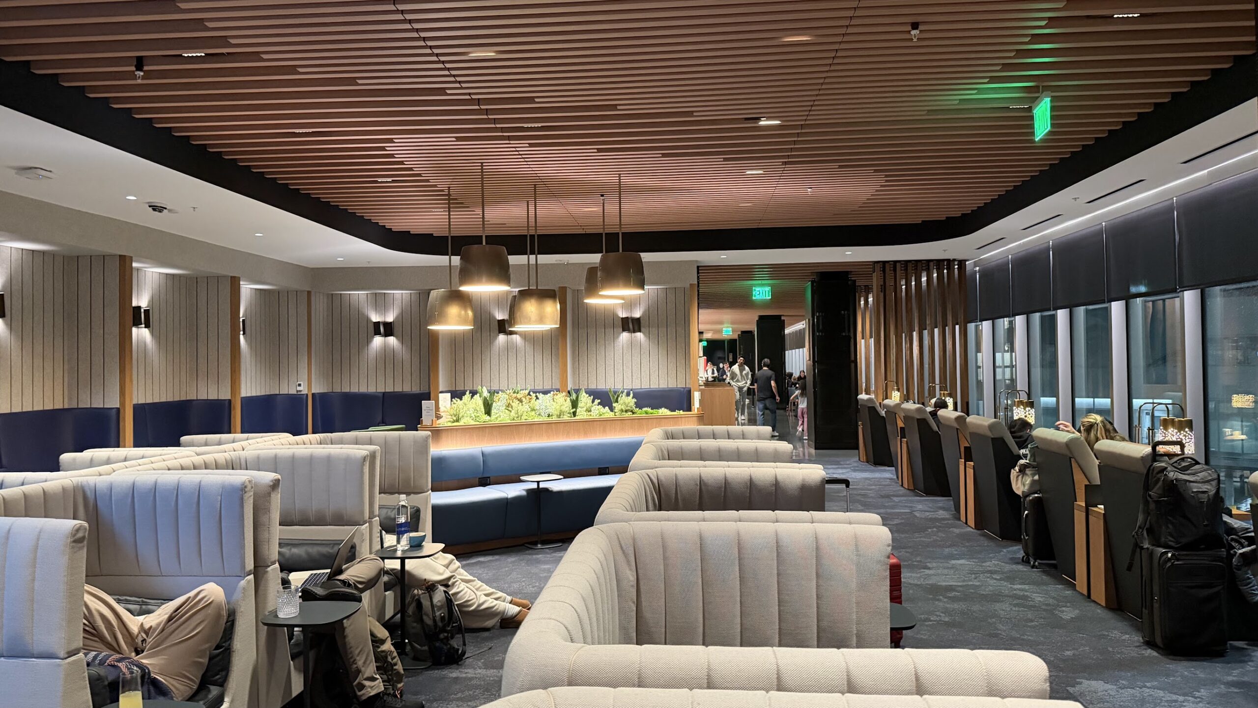 Alaska Airlines Lounge SFO seating area
