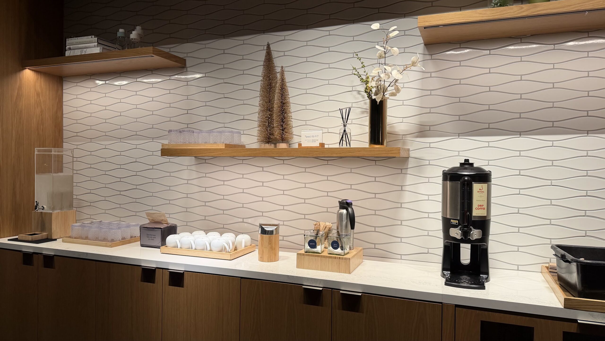 Alaska Airlines Lounge SFO coffee