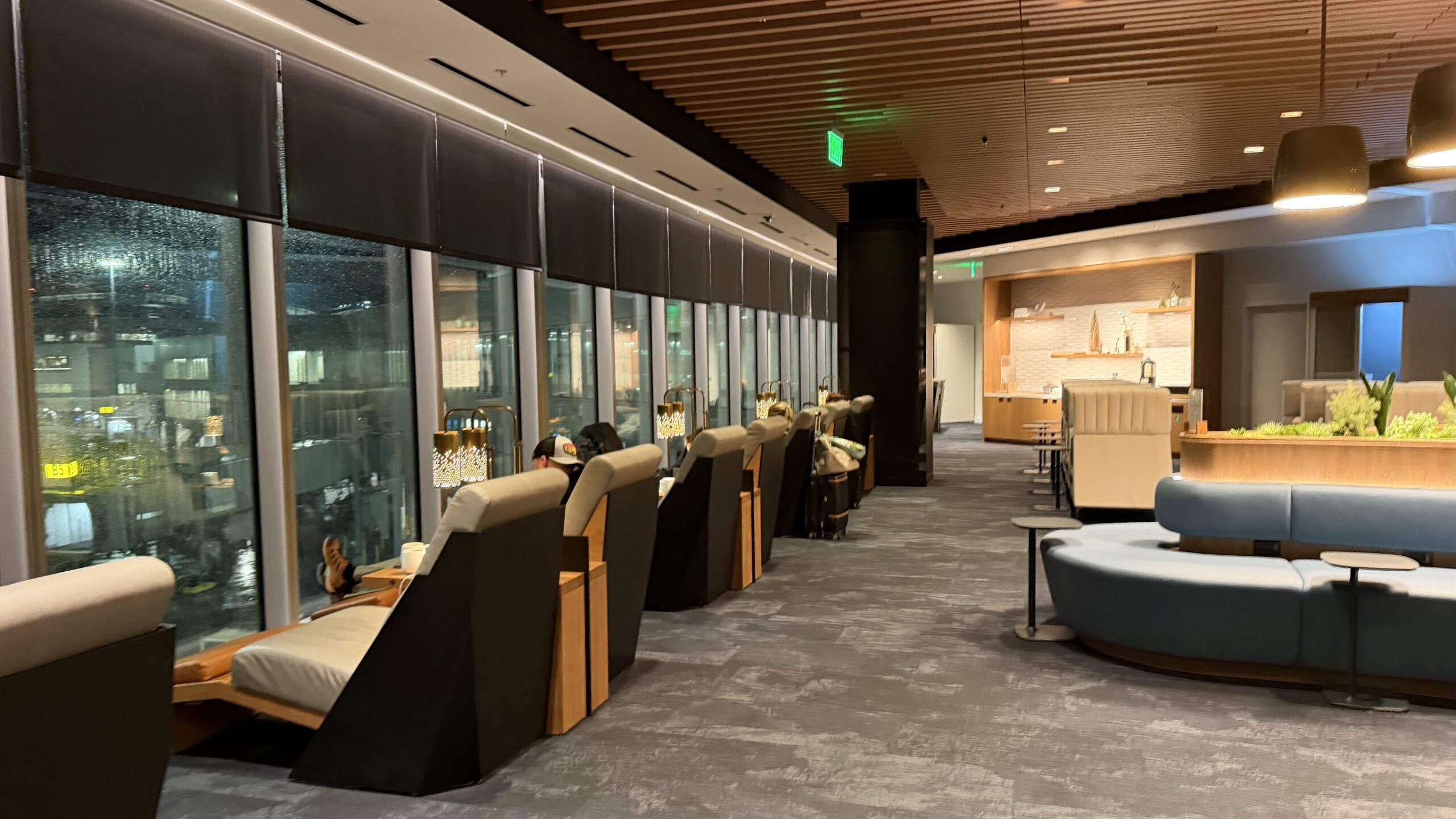 Alaska Airlines Lounge SFO seating area