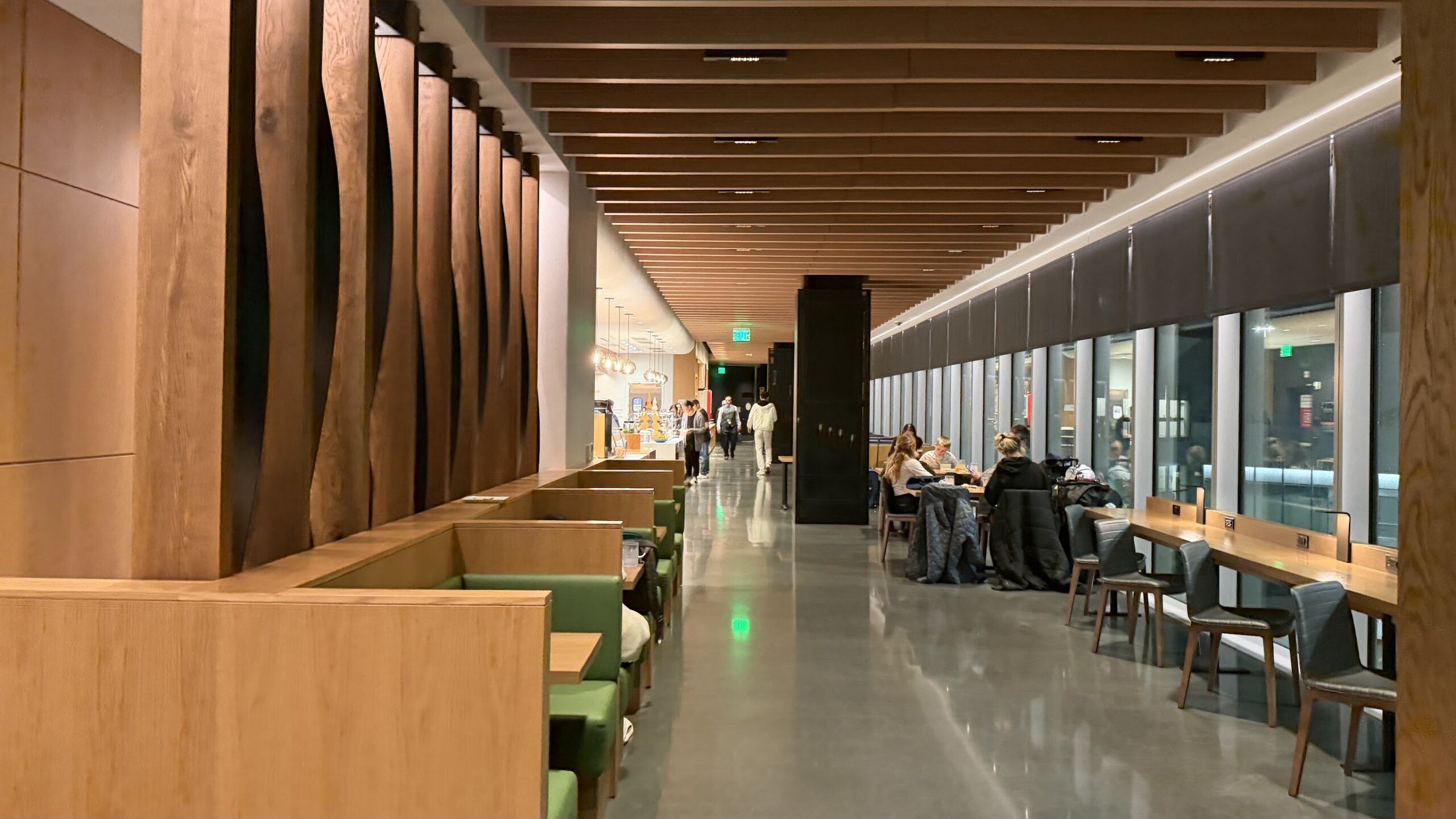 Alaska Airlines Lounge SFO dining area