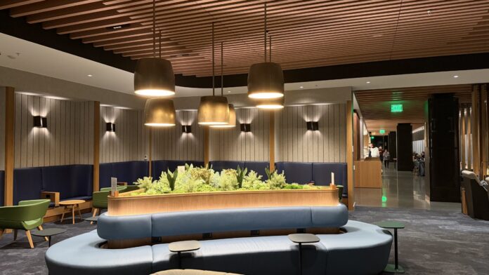 Alaska Airlines Lounge SFO seating area