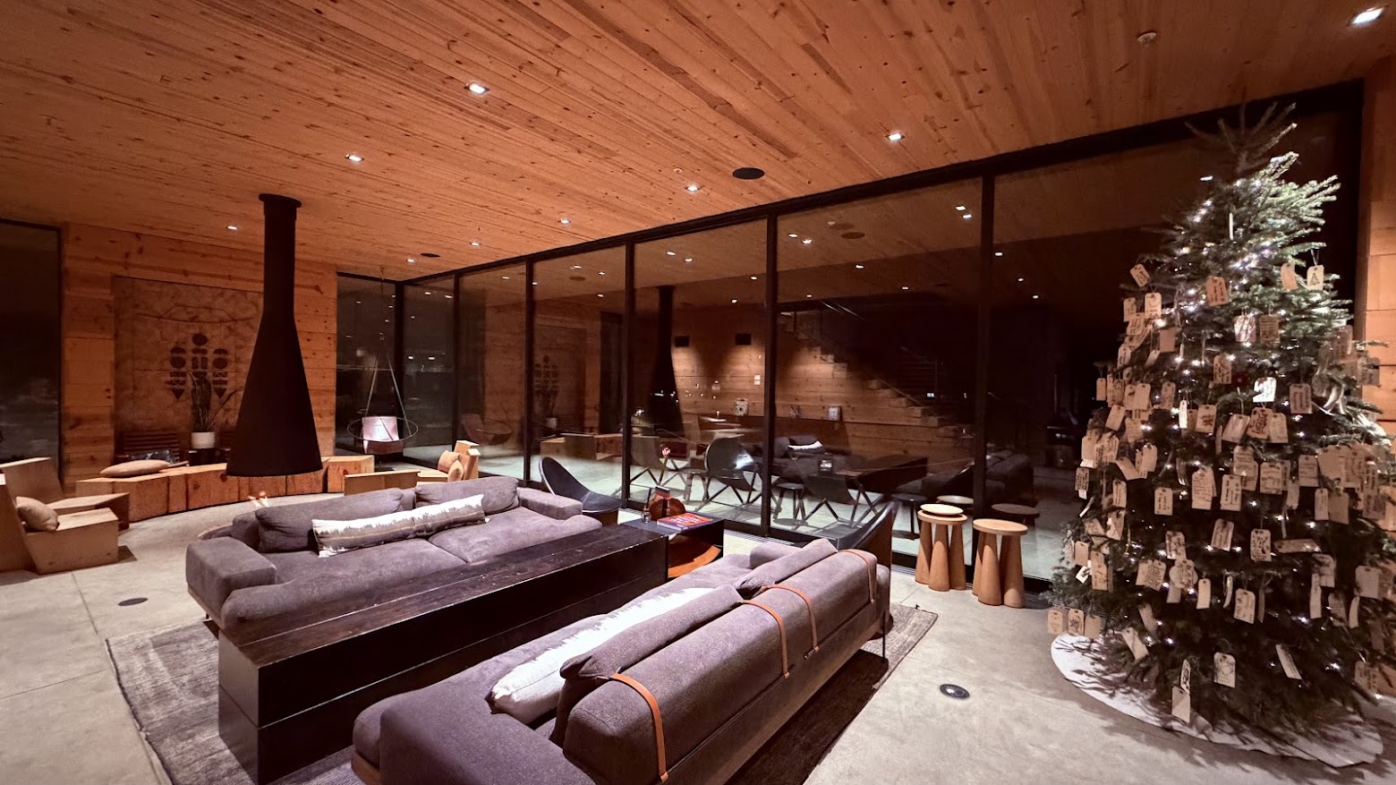 An emptier Clubhouse in the evening