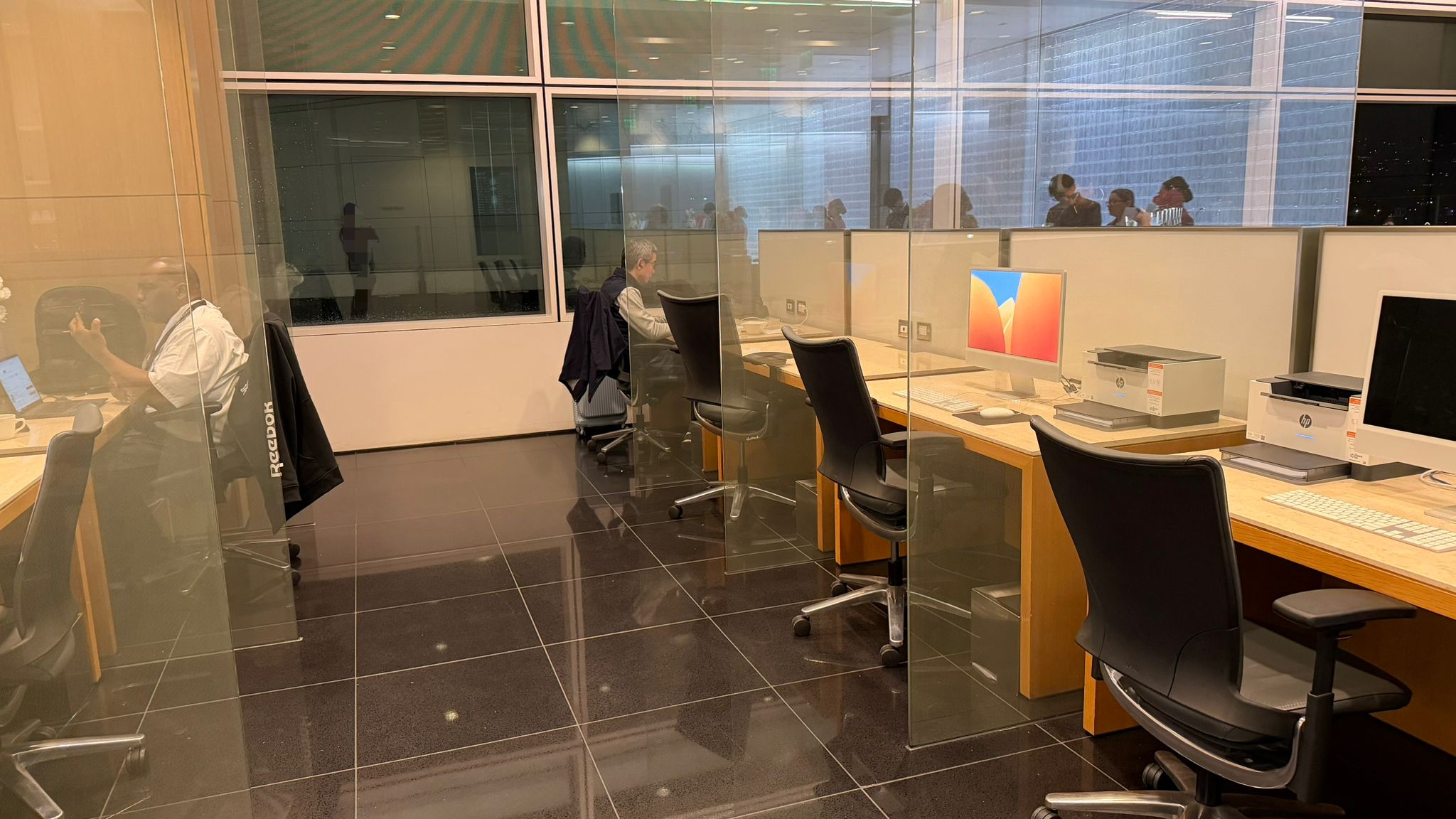 Cathay Pacific Lounge SFO business centre