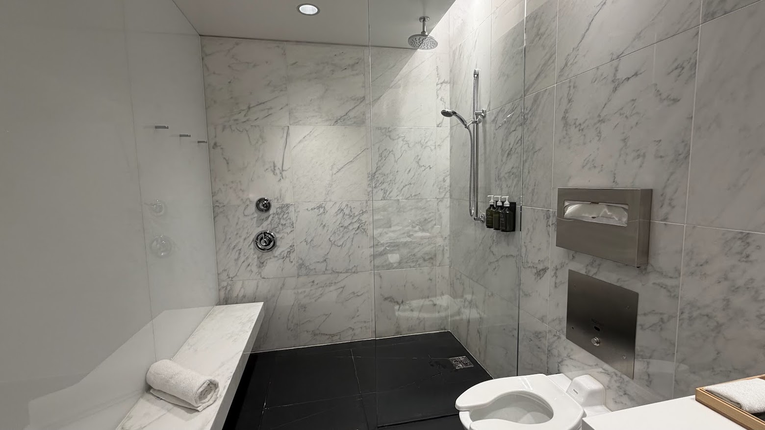 Cathay Pacific Lounge SFO showers