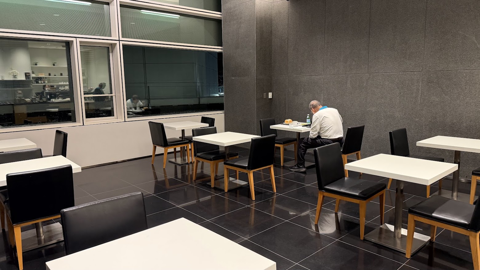 Cathay Pacific Lounge SFO dining area