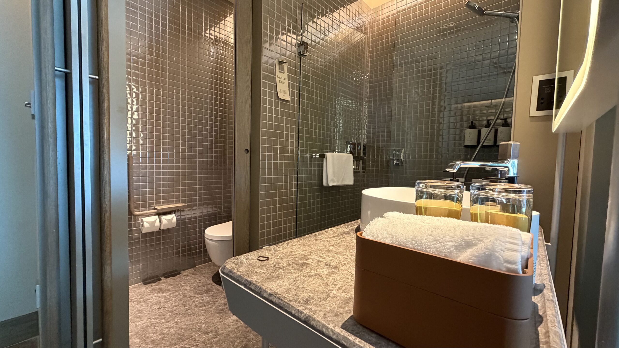 Beach Terrace Balcony King room's toilet