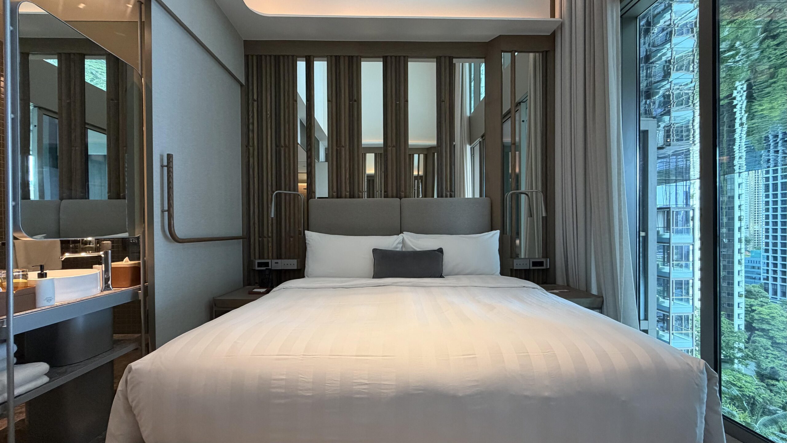 Bedroom of the Beach Terrace Balcony King room