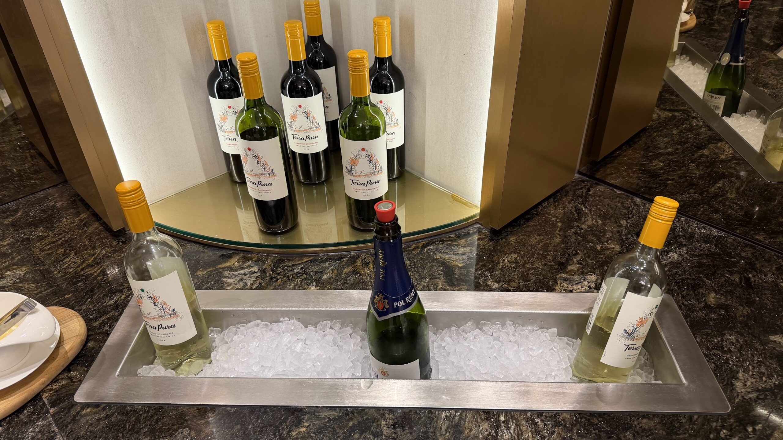 SATS Premier Lounge T3 wine selection