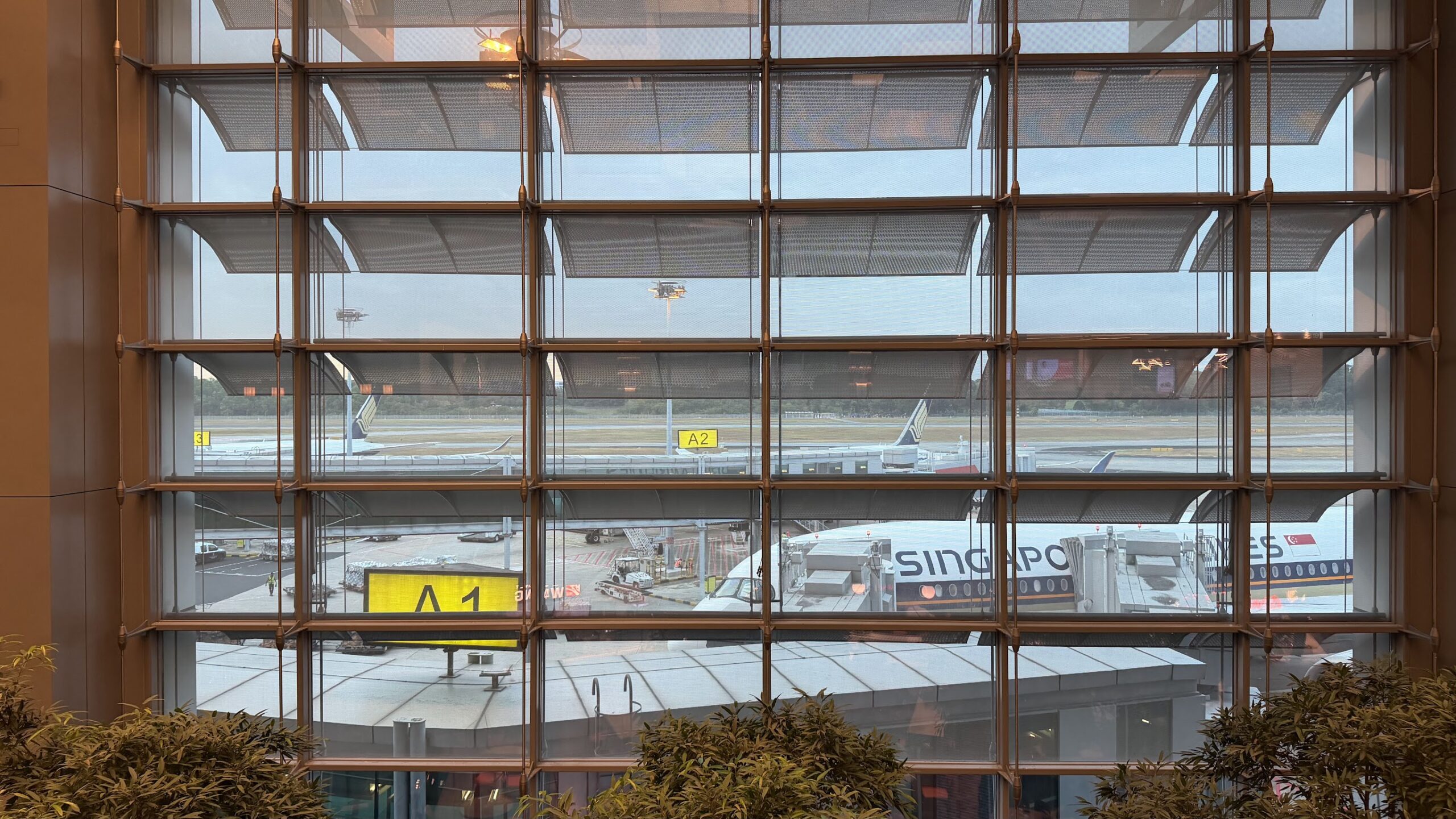 Tarmac views from the SATS Premier Lounge T3