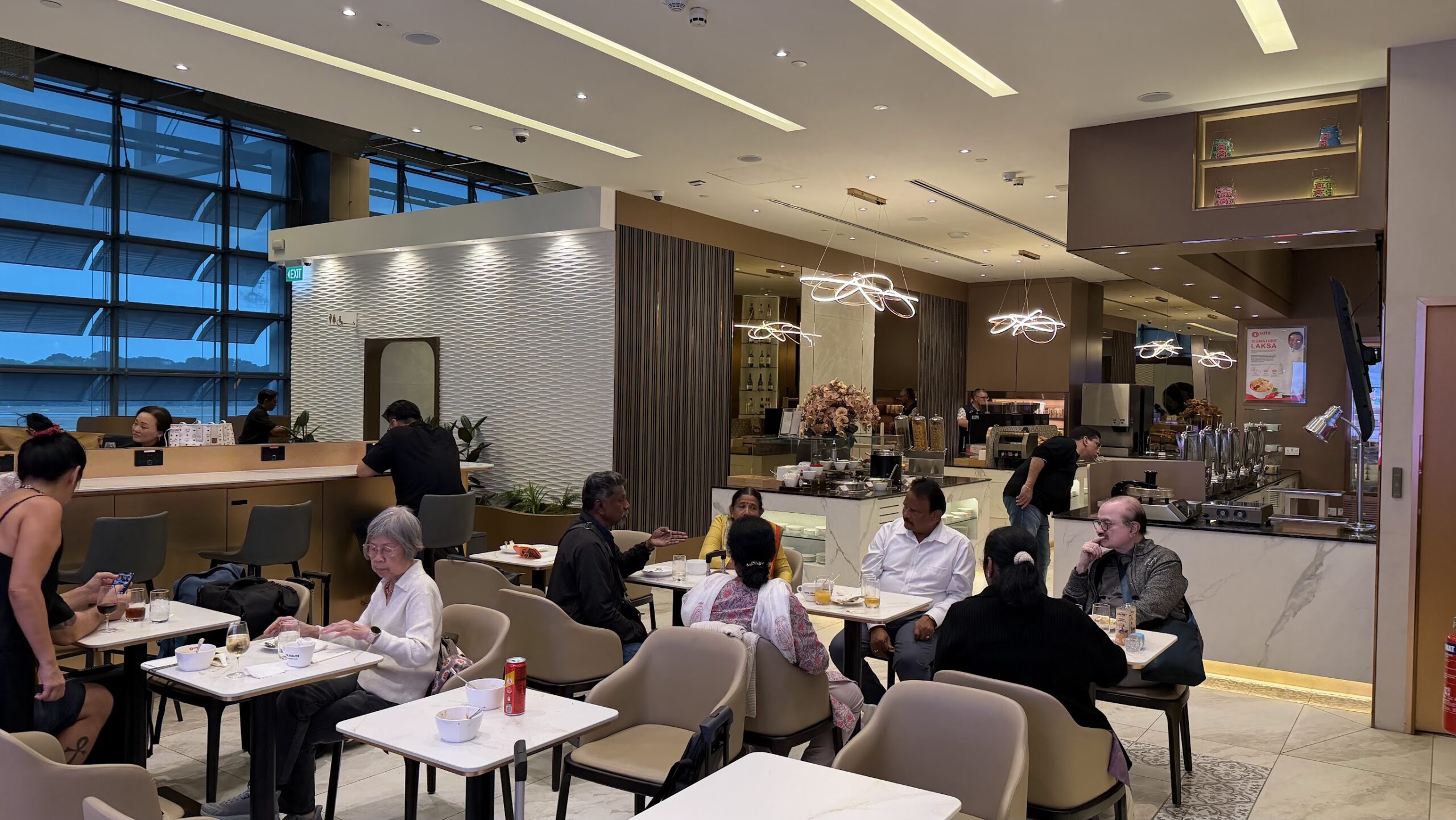 SATS Premier Lounge T3 dining area