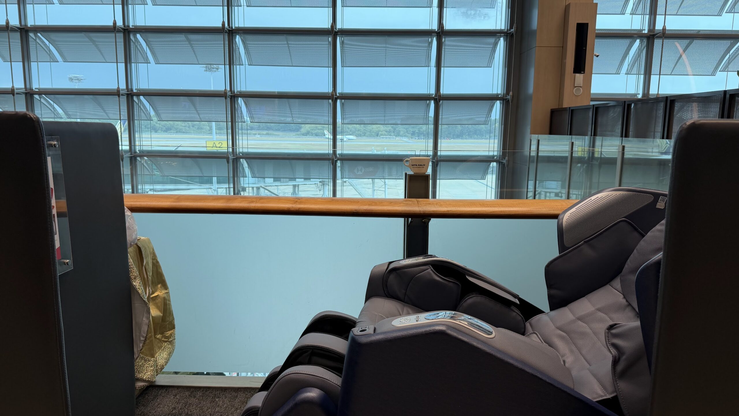 SATS Premier Lounge T3 massage chair