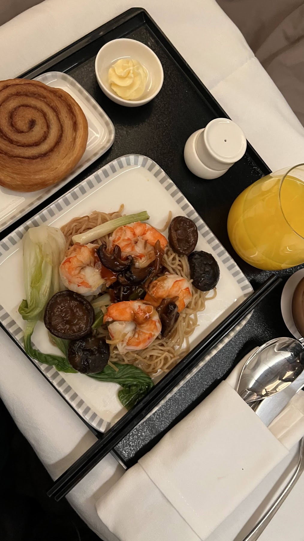 Singapore Airlines SQ351 breakfast service stir-fried prawn noodles