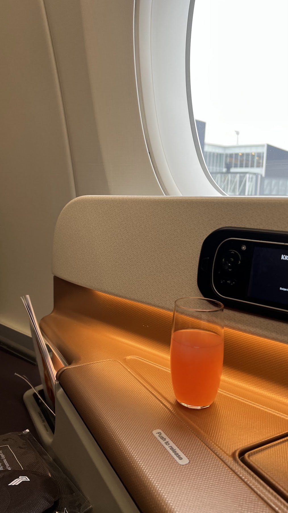Singapore Airlines SQ351's Bellini welcome drink