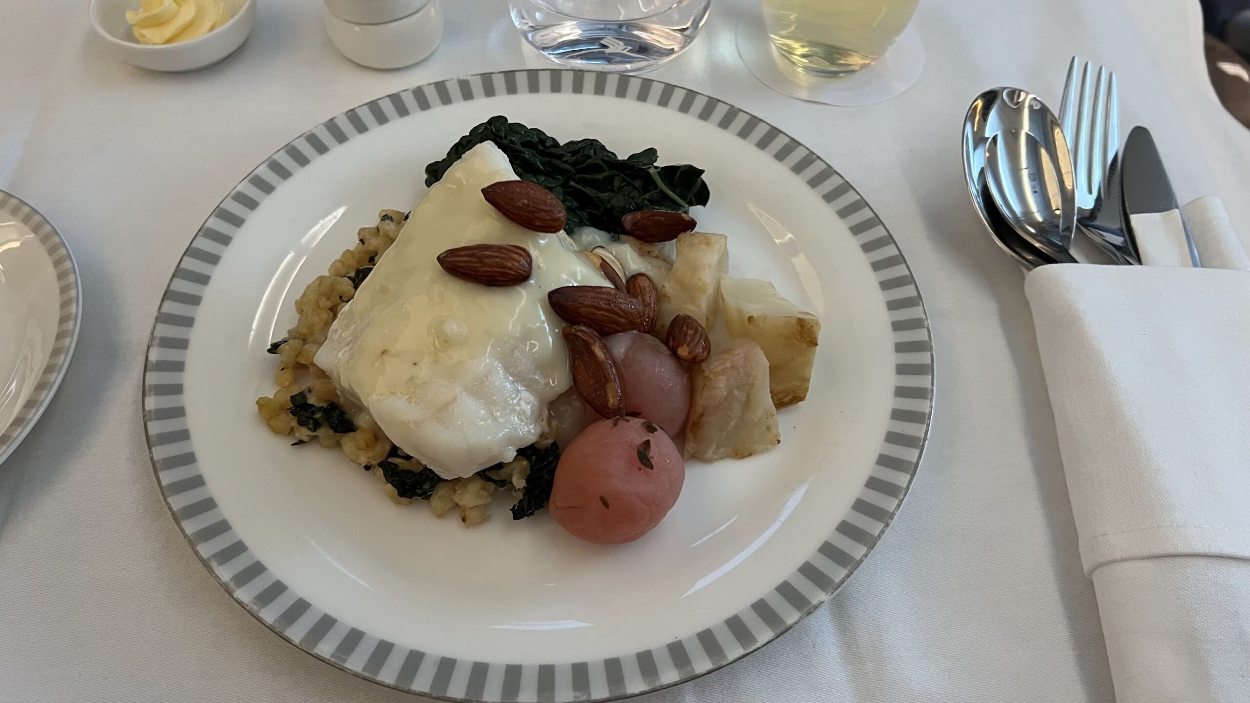 Singapore Airlines SQ351 lunch service main course