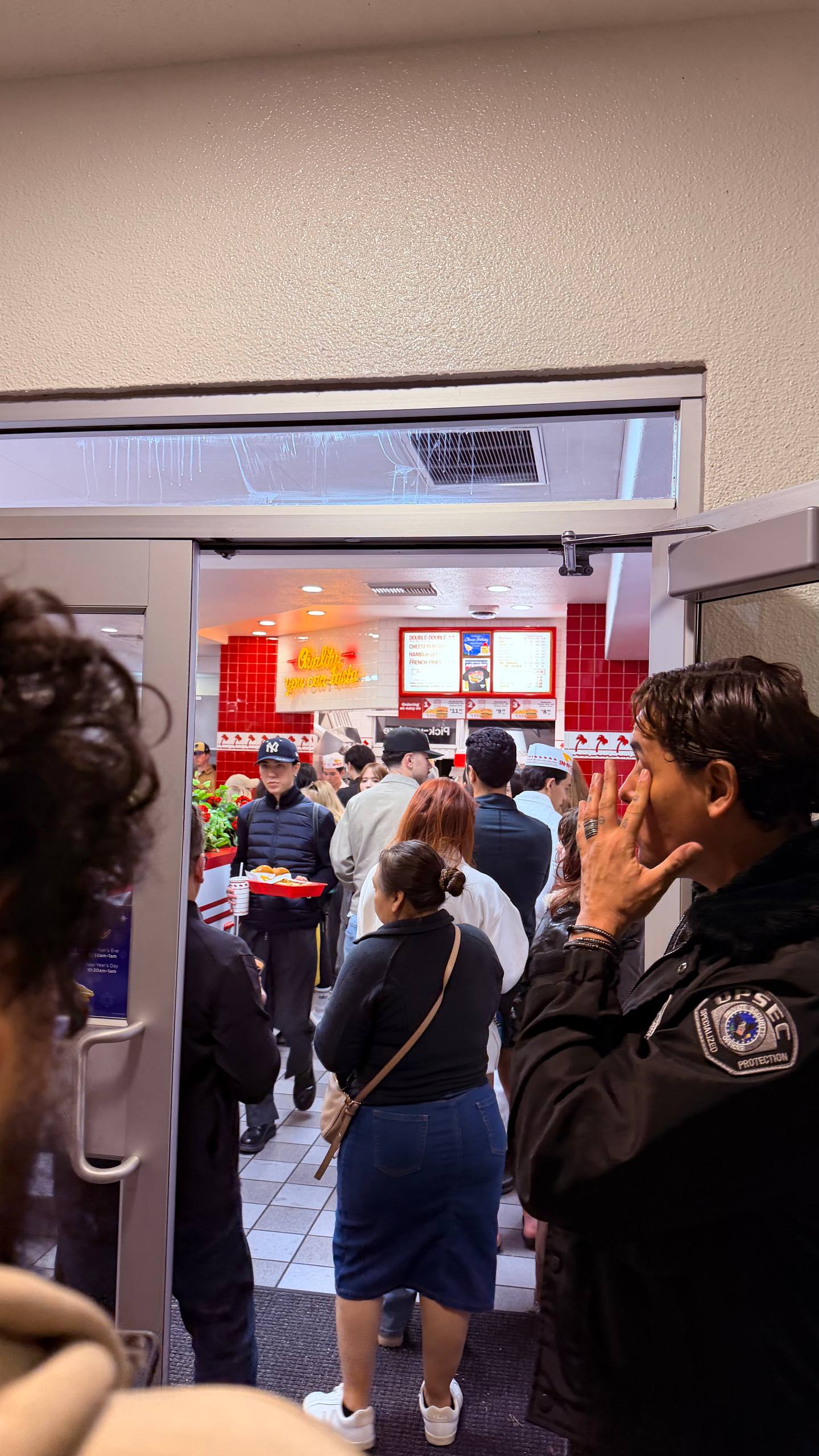 Long queue at the In-N-Out Burger near Hollywood