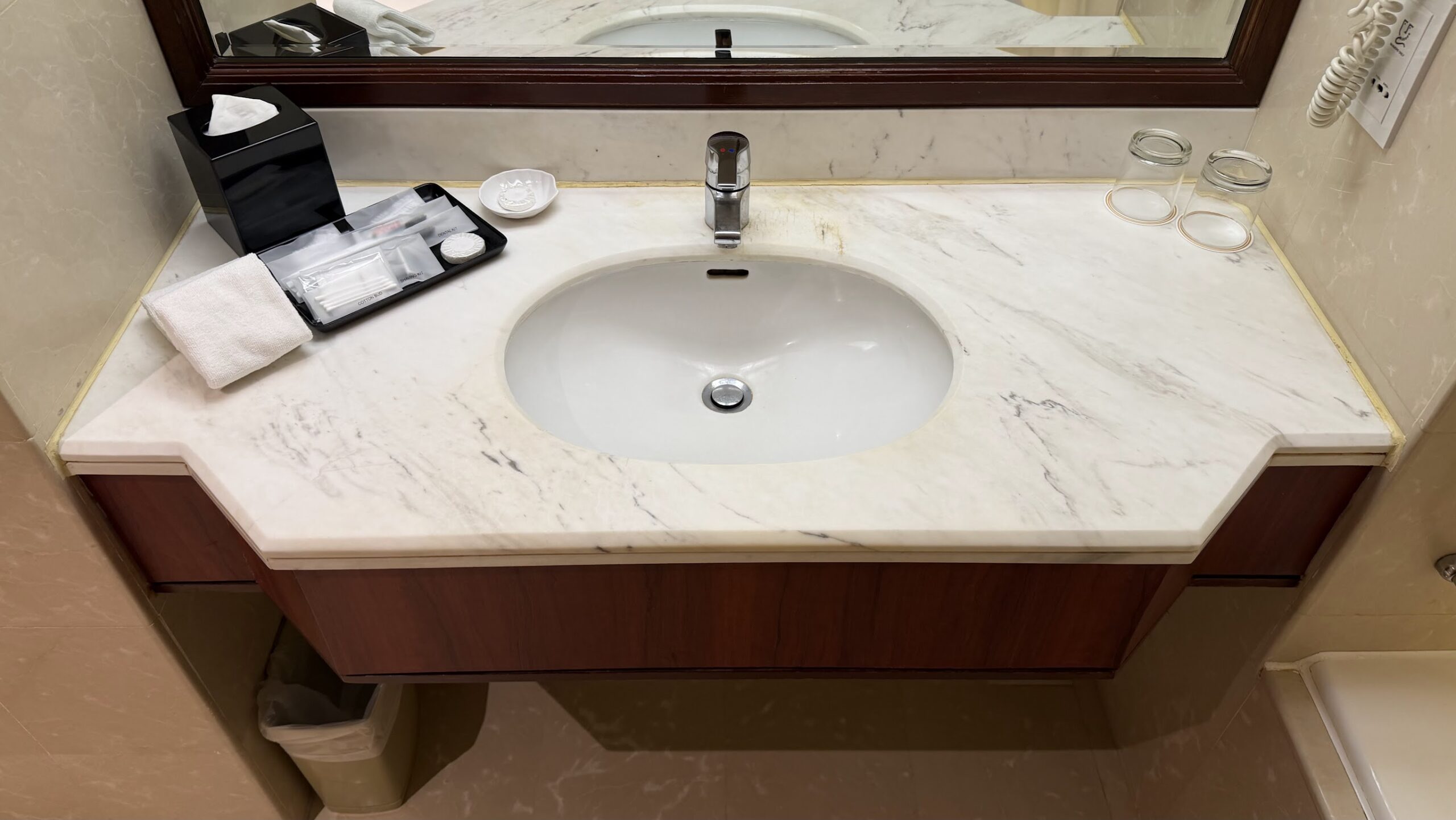 Gurney Bay Hotel Premier Seaview Room bathroom