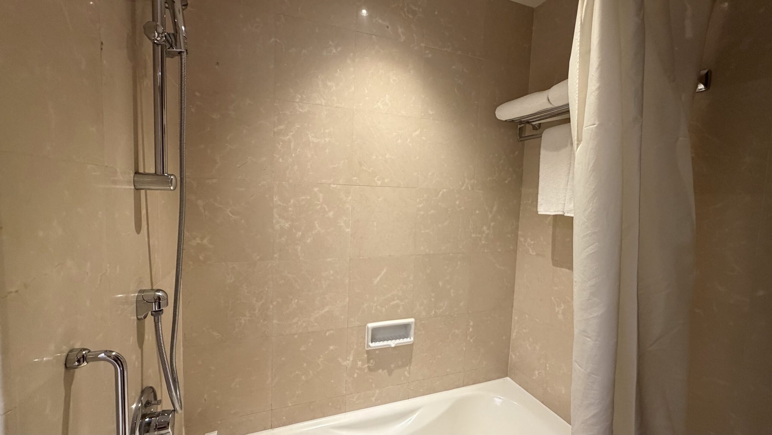 Gurney Bay Hotel Premier Seaview Room bathroom