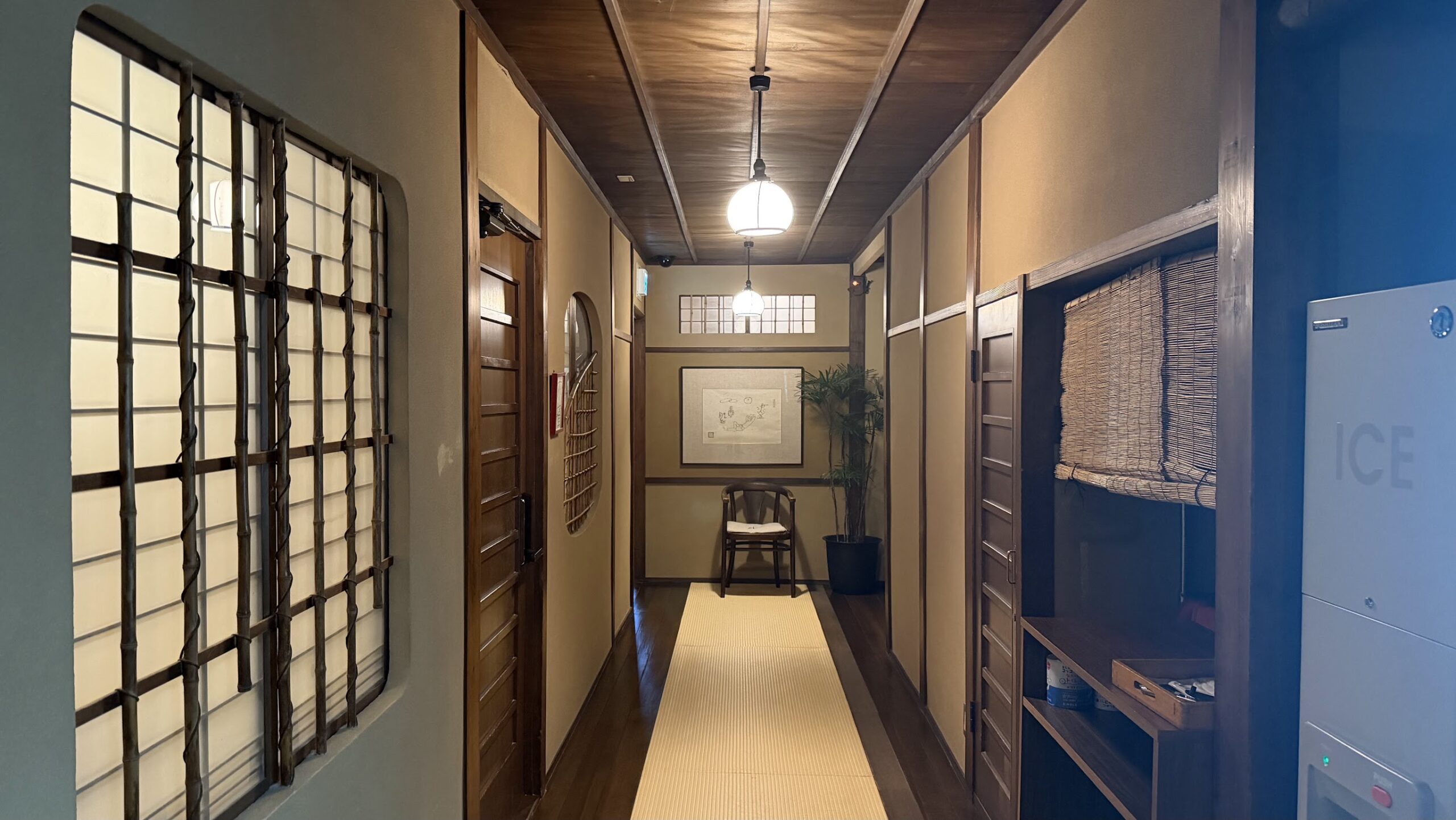Hotel Hanakoyado hallway
