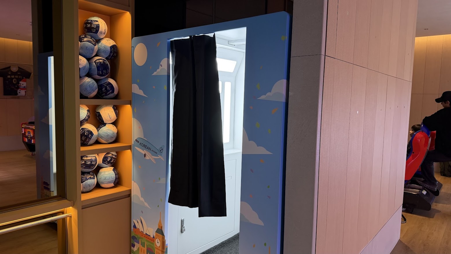 Korean Air Prestige Lounge East (Left) photo booth