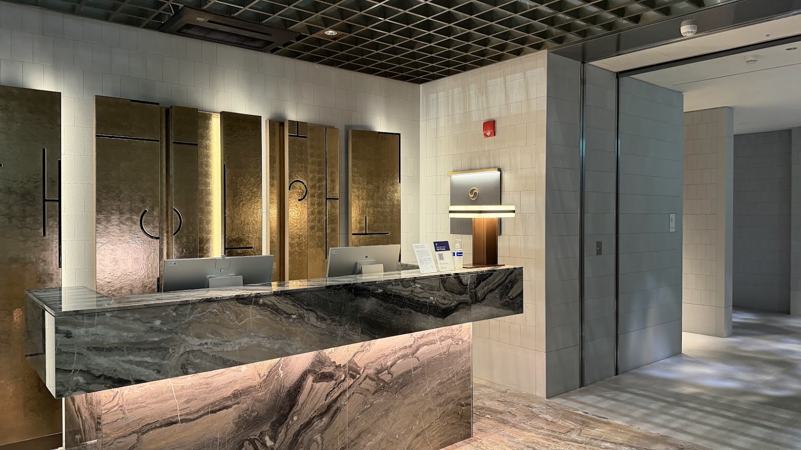 Korean Air Prestige Lounge East (Left) reception