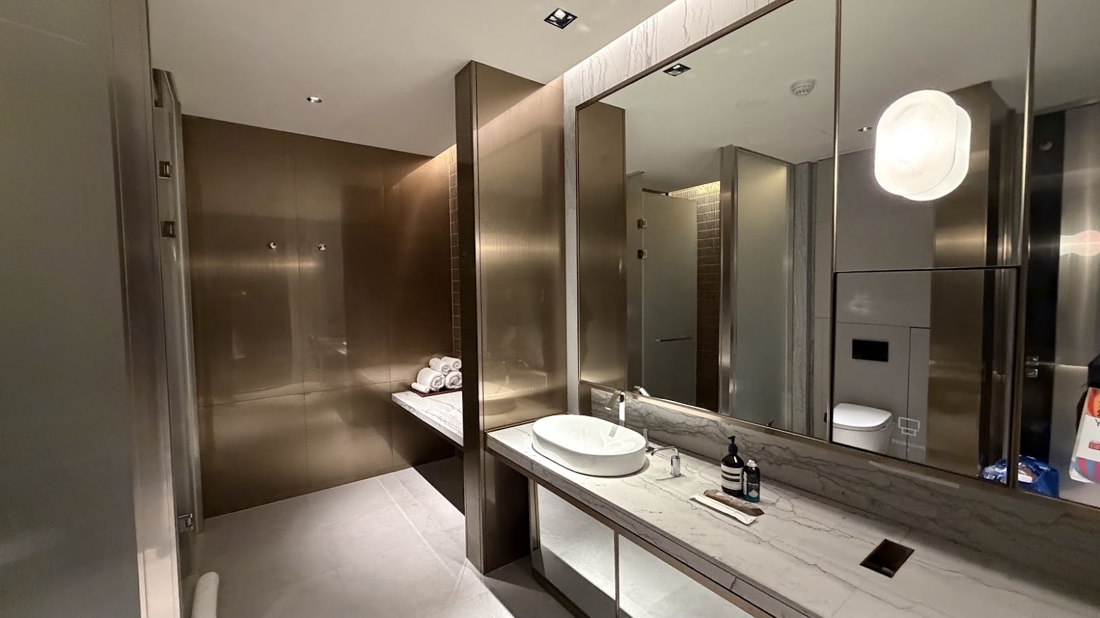 Korean Air Prestige Lounge East (Left) shower suite