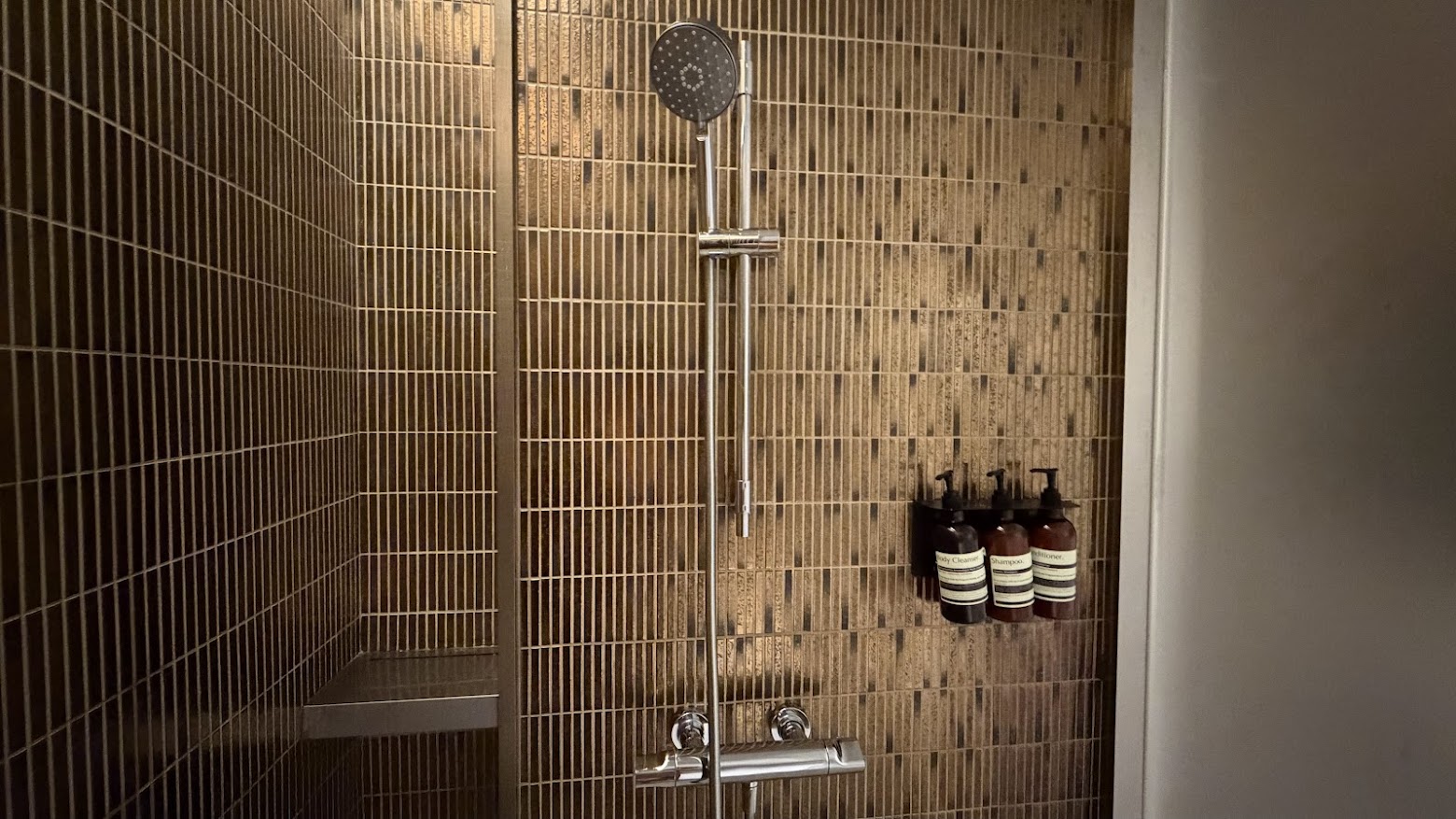 Korean Air Prestige Lounge East (Left) shower suite